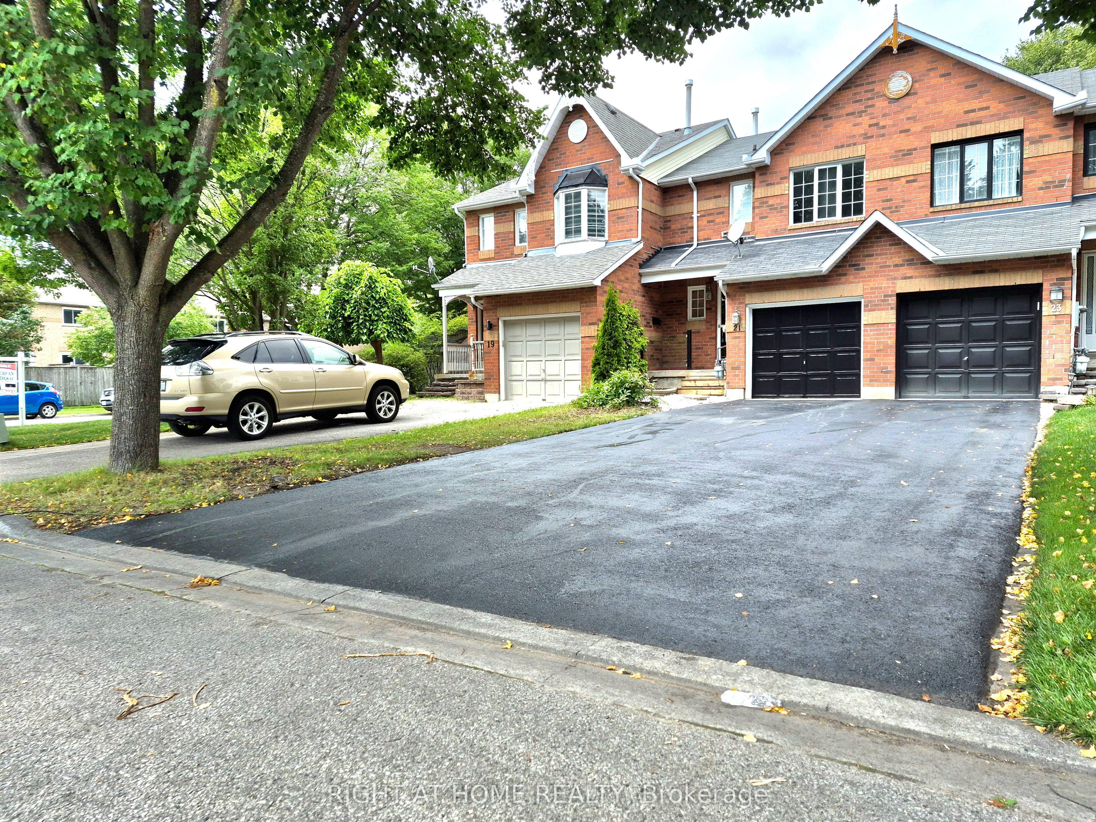 21 Mccullock Crescent, Ajax, ON L1T 3X1