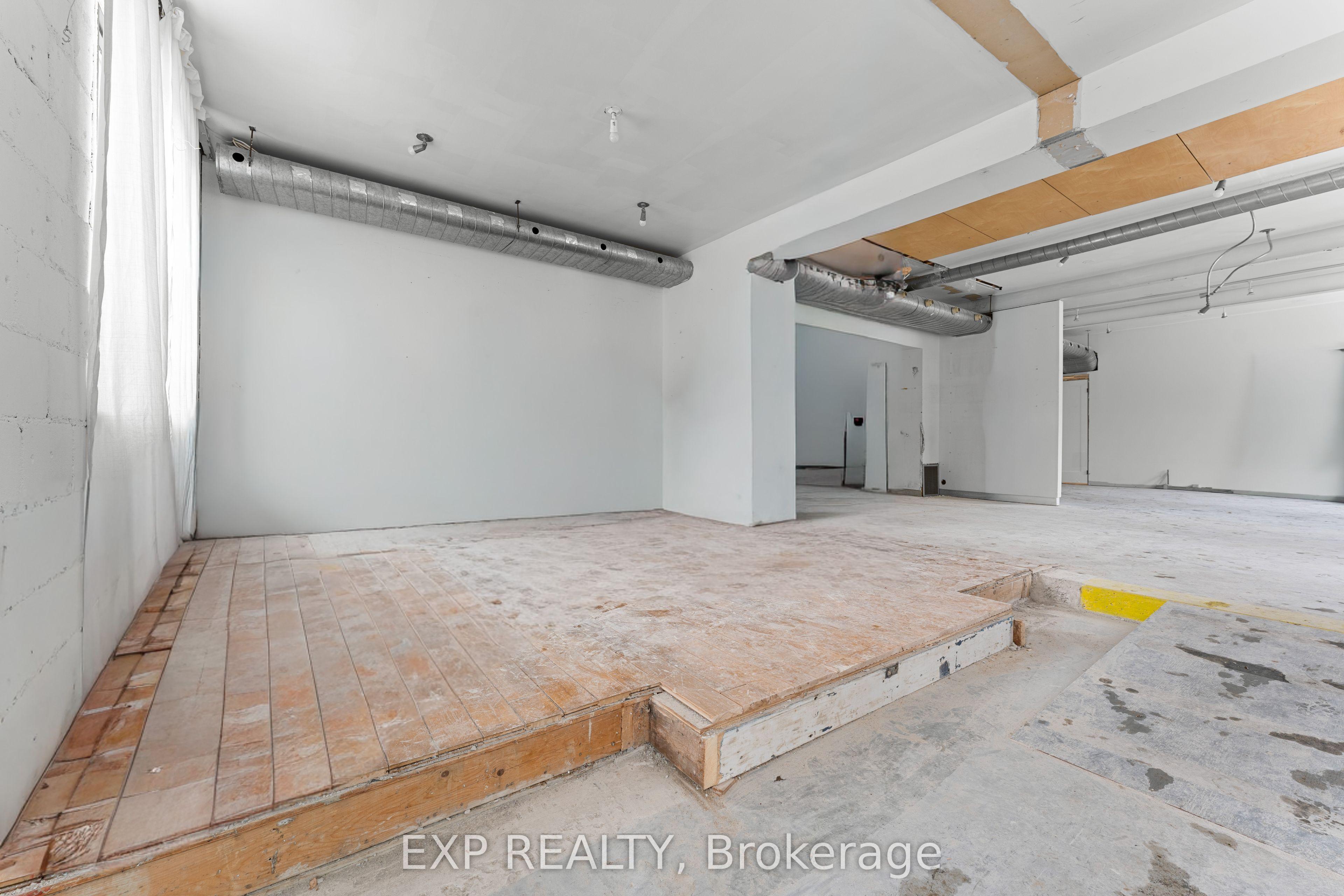 1558 Queen Street E, Toronto, ON M4L 1E8