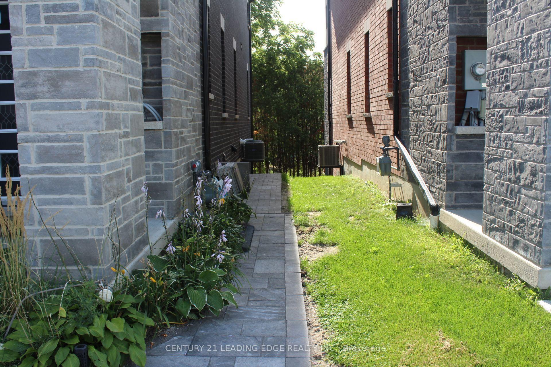 75 Pine Gate Place, Whitby, ON L1R 0S2