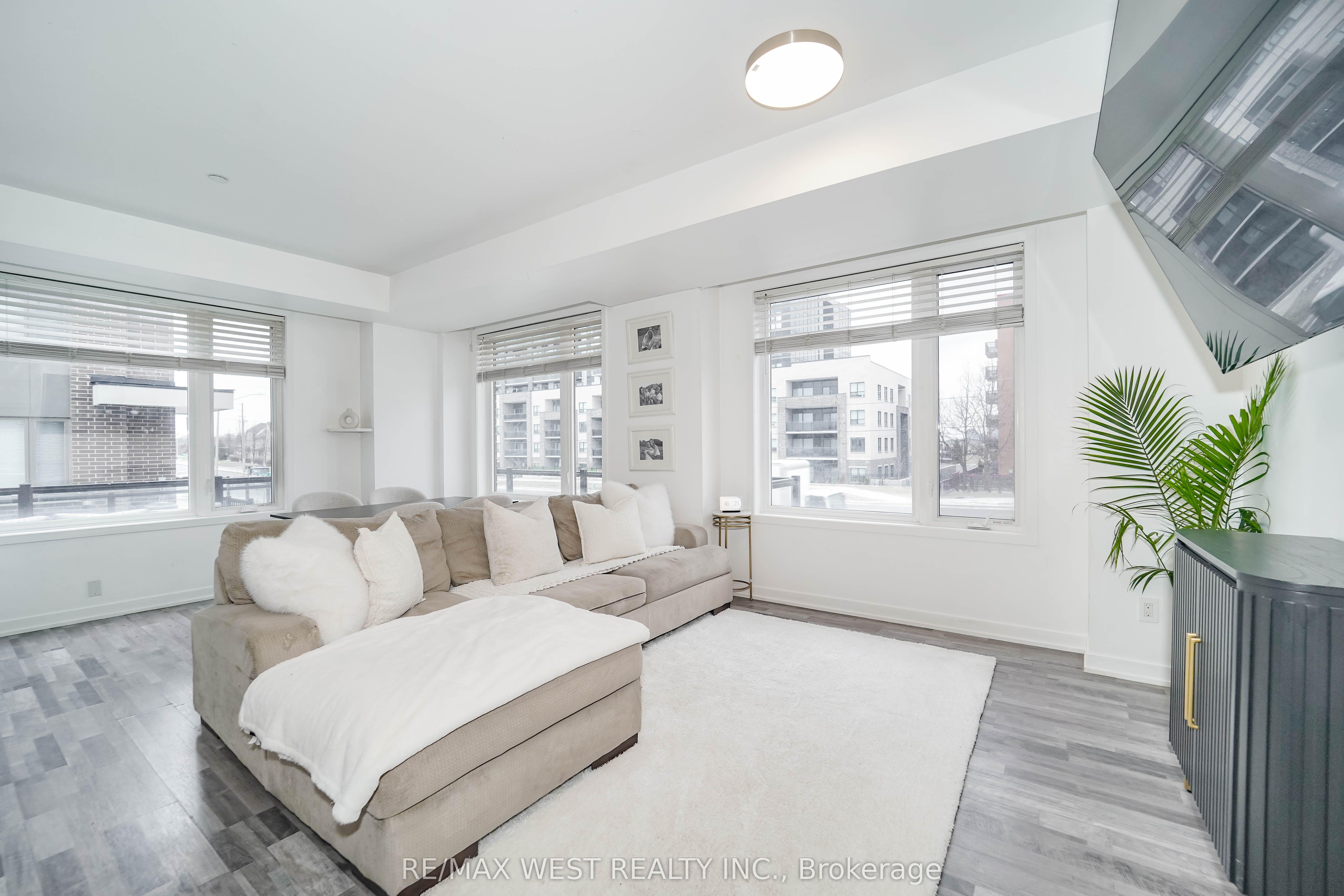 1460 Whites Road N 211, Pickering, ON L1V 0E8