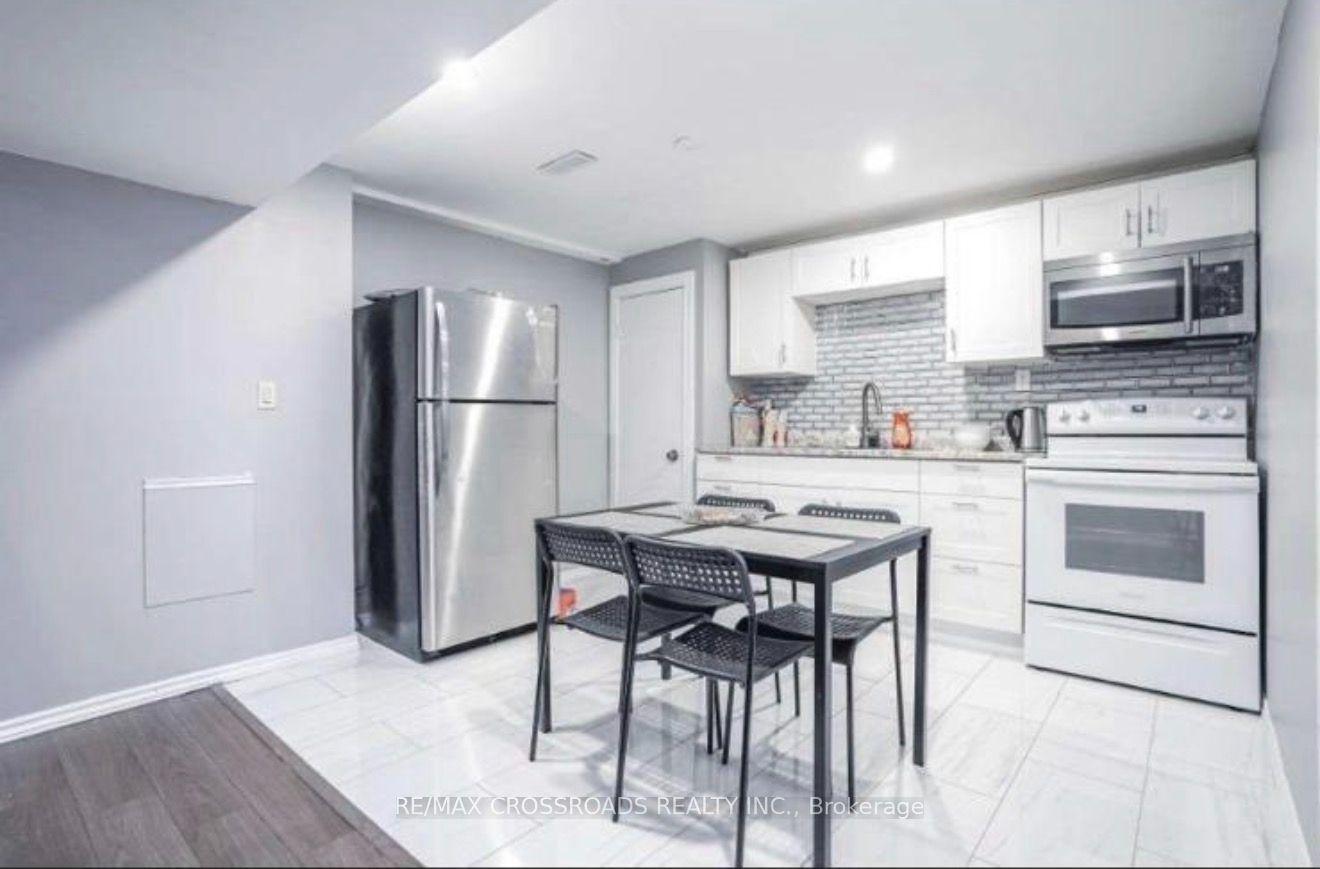 98 Kirby Crescent, Whitby, ON L1N 6Z7