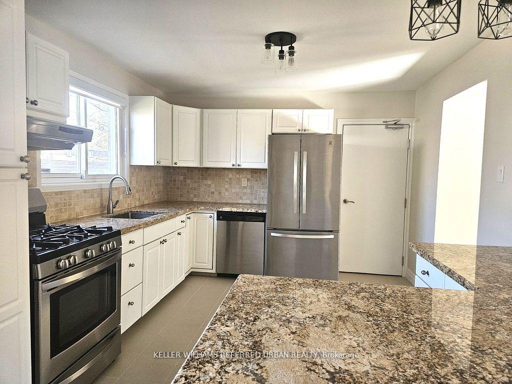 976 Timmins Gardens Main, Pickering, ON L1W 2L2