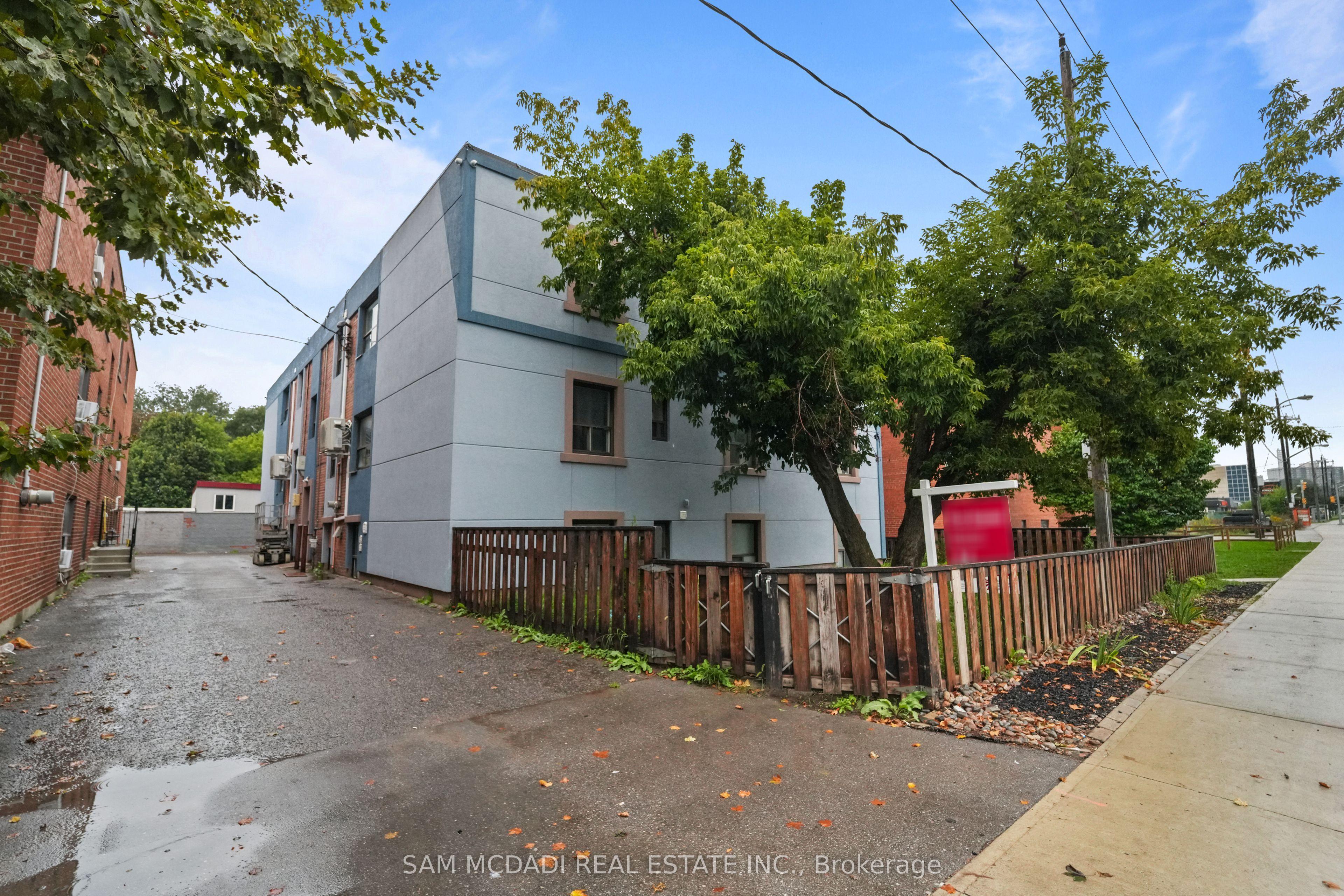 1016 O'connor Drive 104, Toronto, ON M4B 2T3