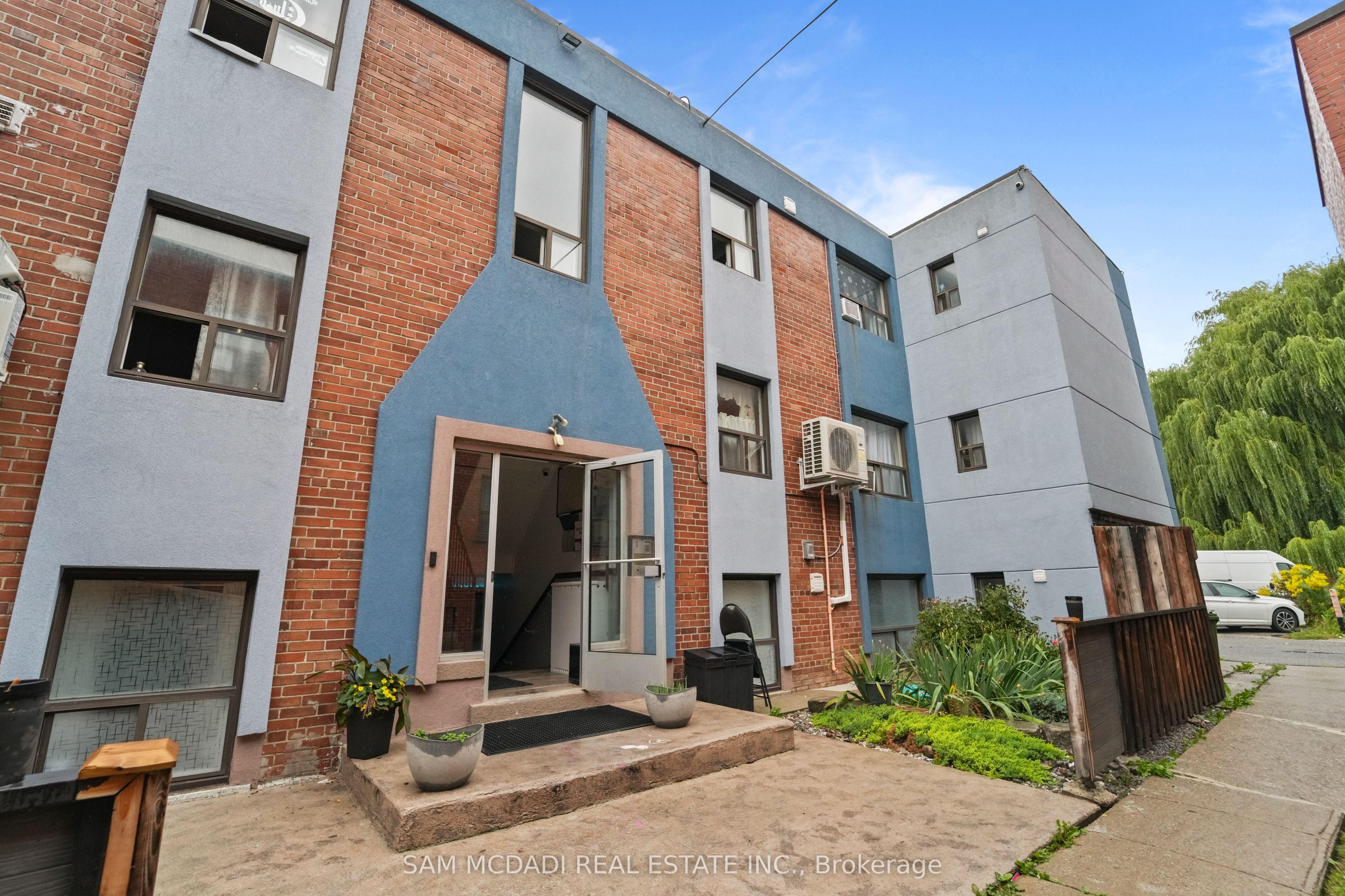 1016 O'connor Drive 104, Toronto, ON M4B 2T3