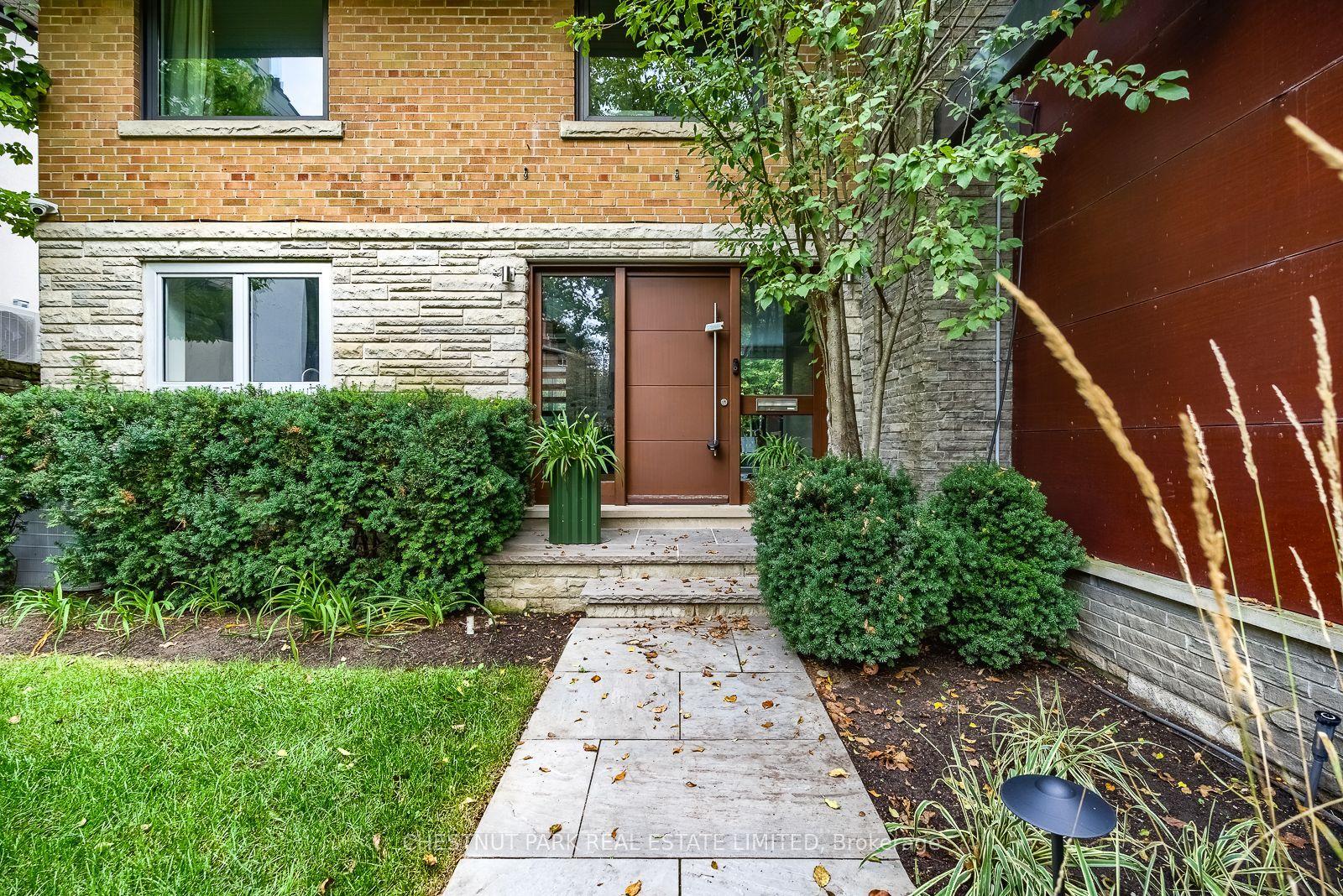 16 Fallingbrook Wood, Toronto, ON M1N 1B8