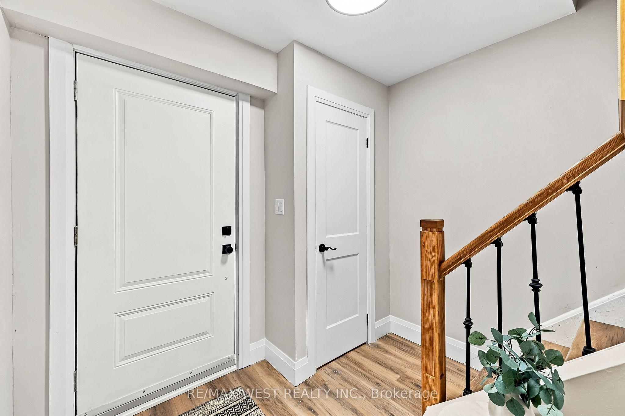 721 Cricklewood Drive 3, Oshawa, ON L1K 1R5