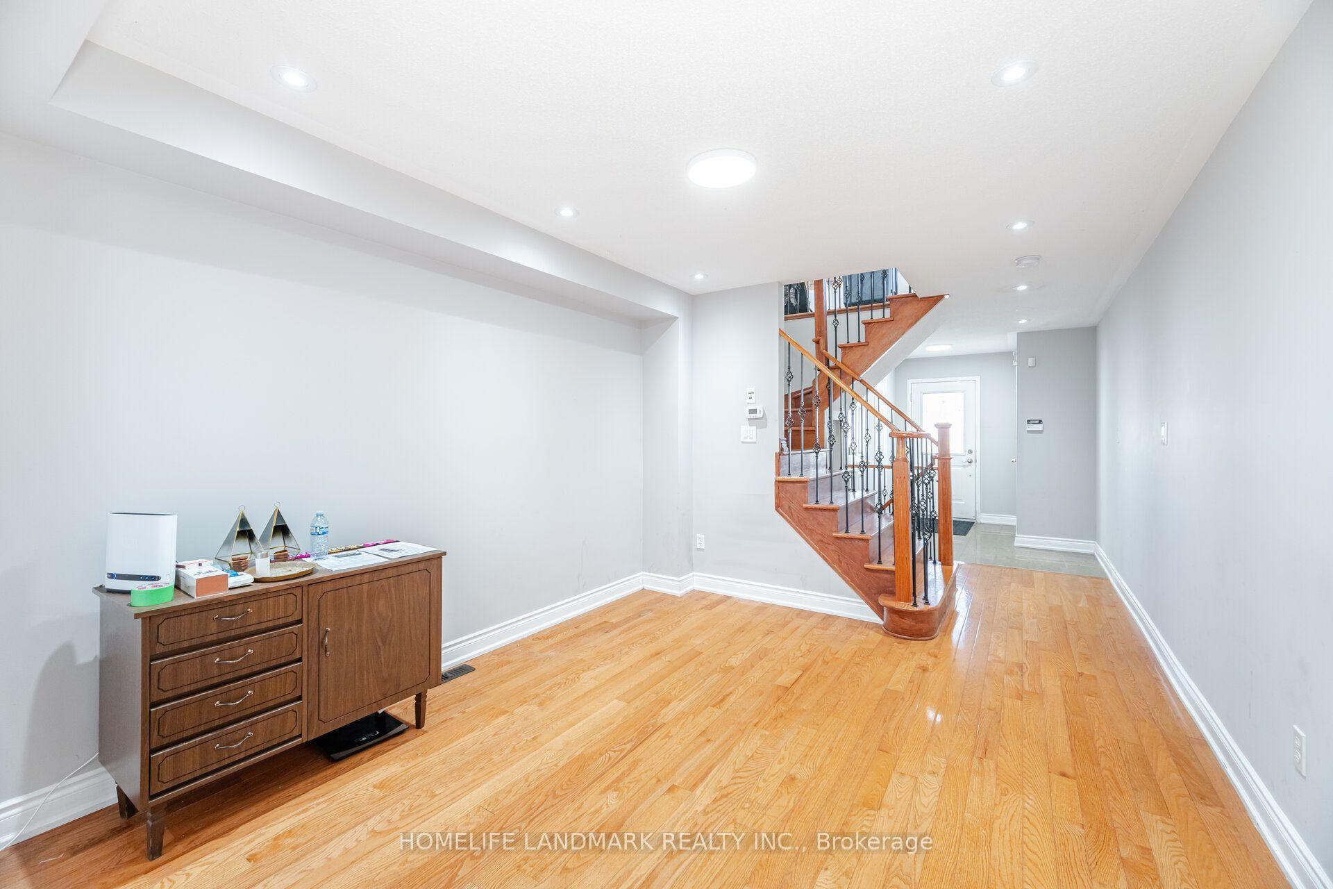 81 Vessel Crescent Main/Upper, Toronto, ON M1C 5K6