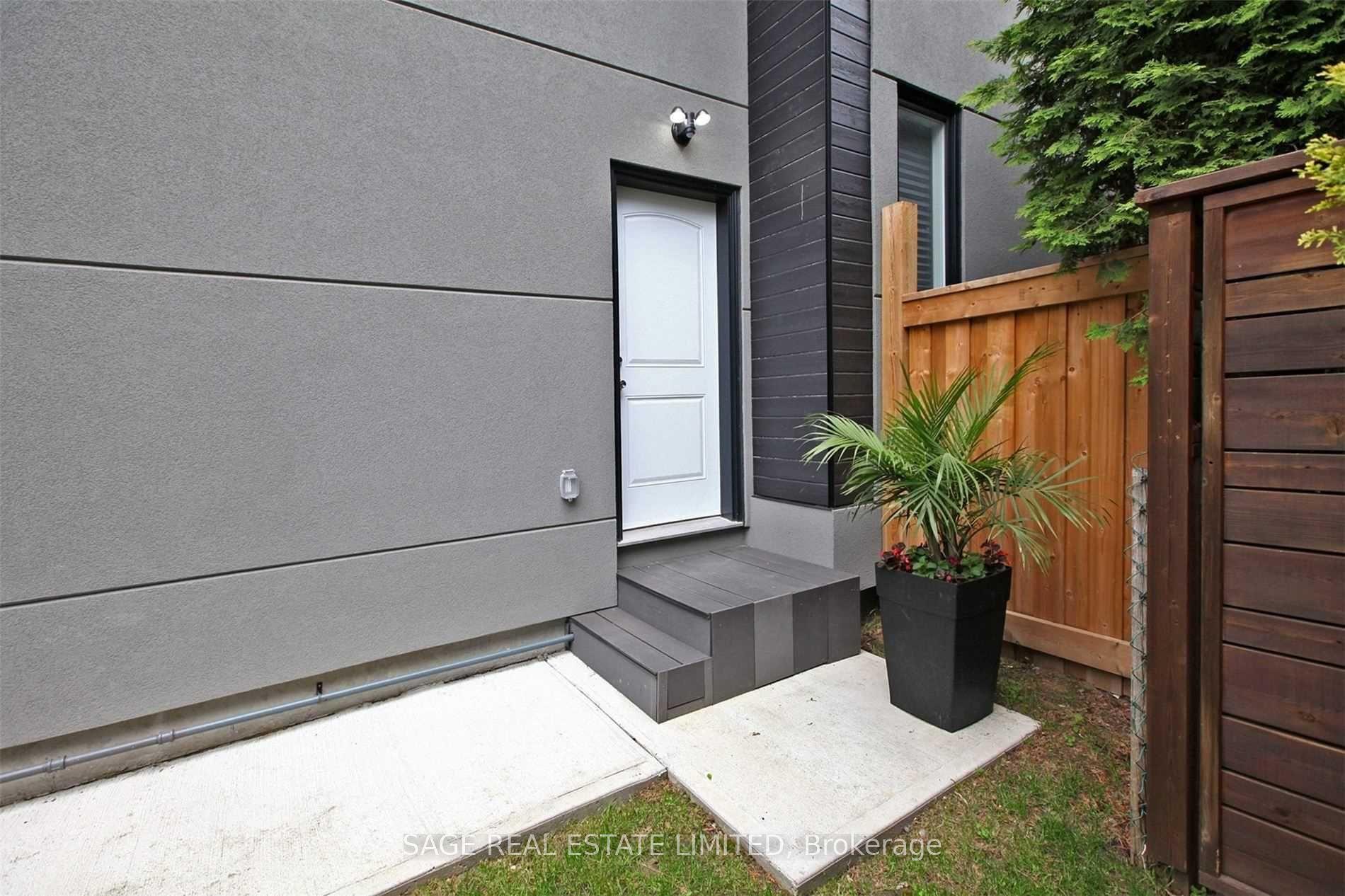 14 Furnival Road Lower, Toronto, ON M4B 1W2
