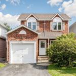 1704 Canadore Crescent, Oshawa, ON L1G 8A7