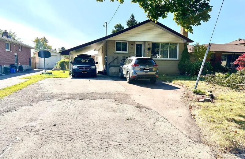 537 Oakwood Avenue, Oshawa, ON L1G 2R1