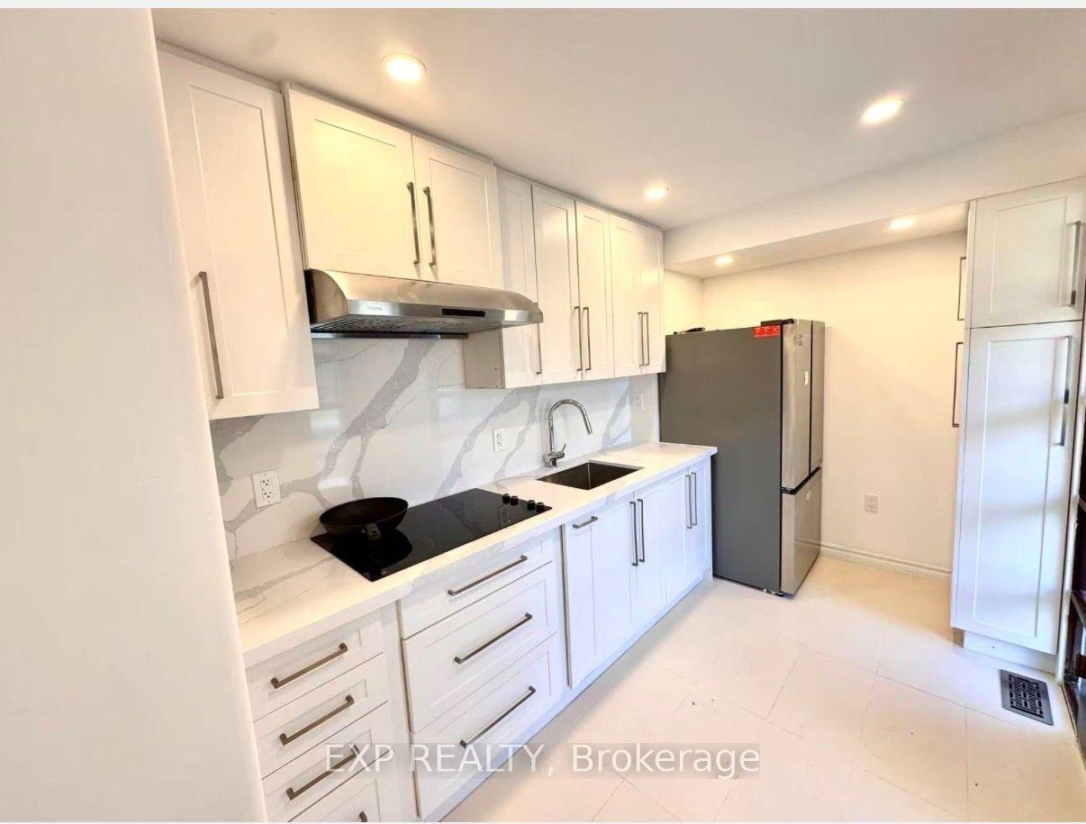 15 Neddie Drive Main, Toronto, ON M1T 2S9
