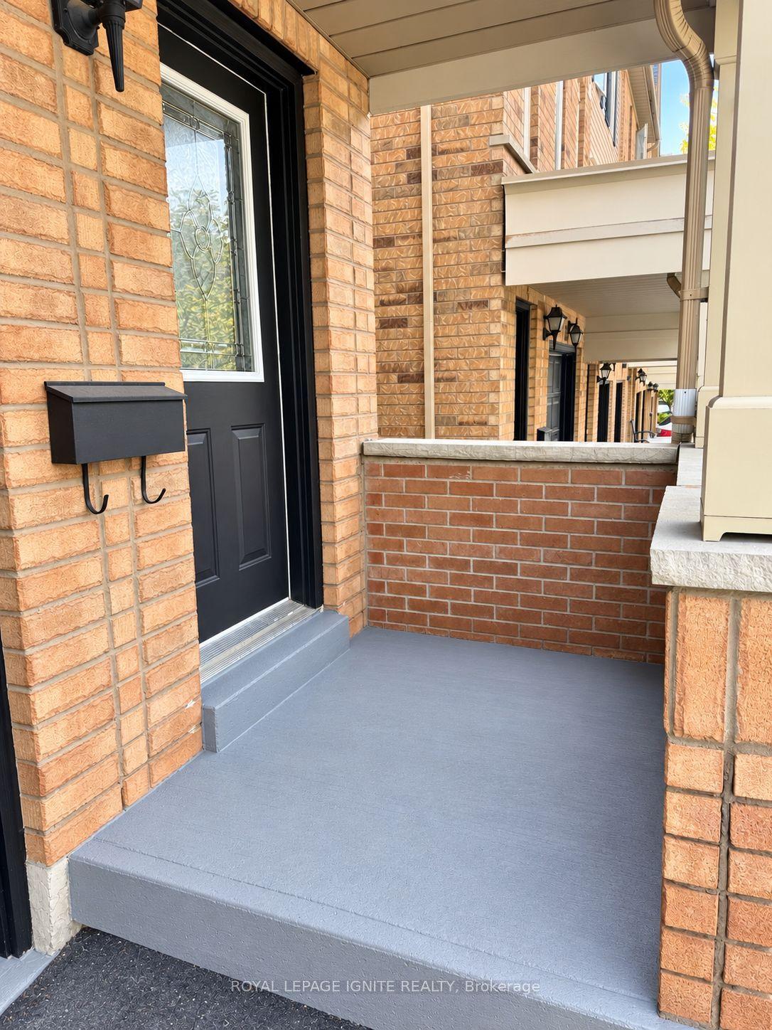 15 Mcgonigal Lane, Ajax, ON L1T 4H1