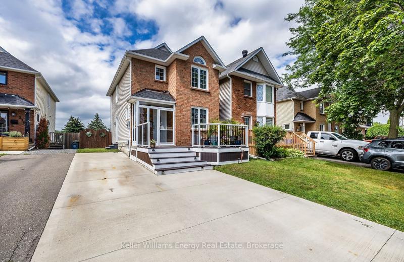 340 Pompano Court, Oshawa, ON L1K 1M9