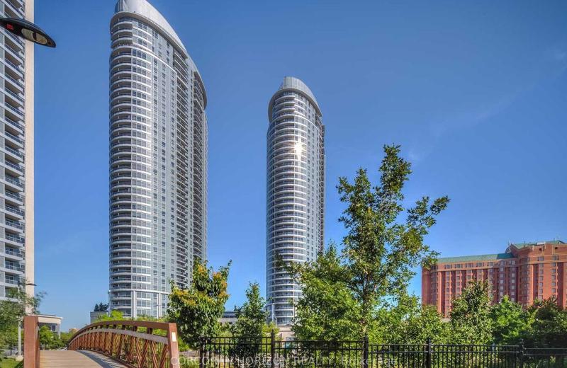 135 Village Green Square 1620, Toronto, ON M1S 0G4