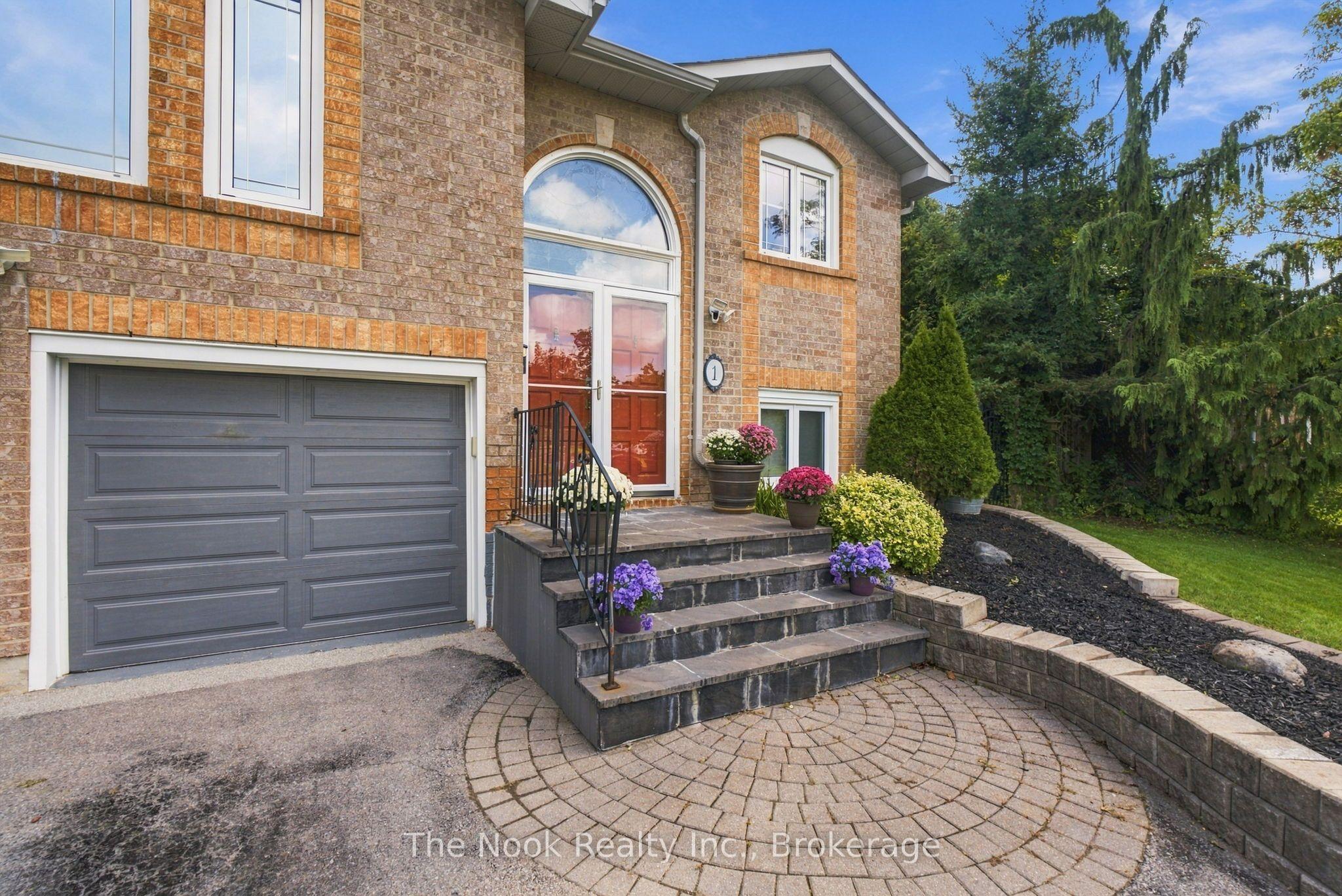 1 Inglewood Place, Whitby, ON L1N 8Z7