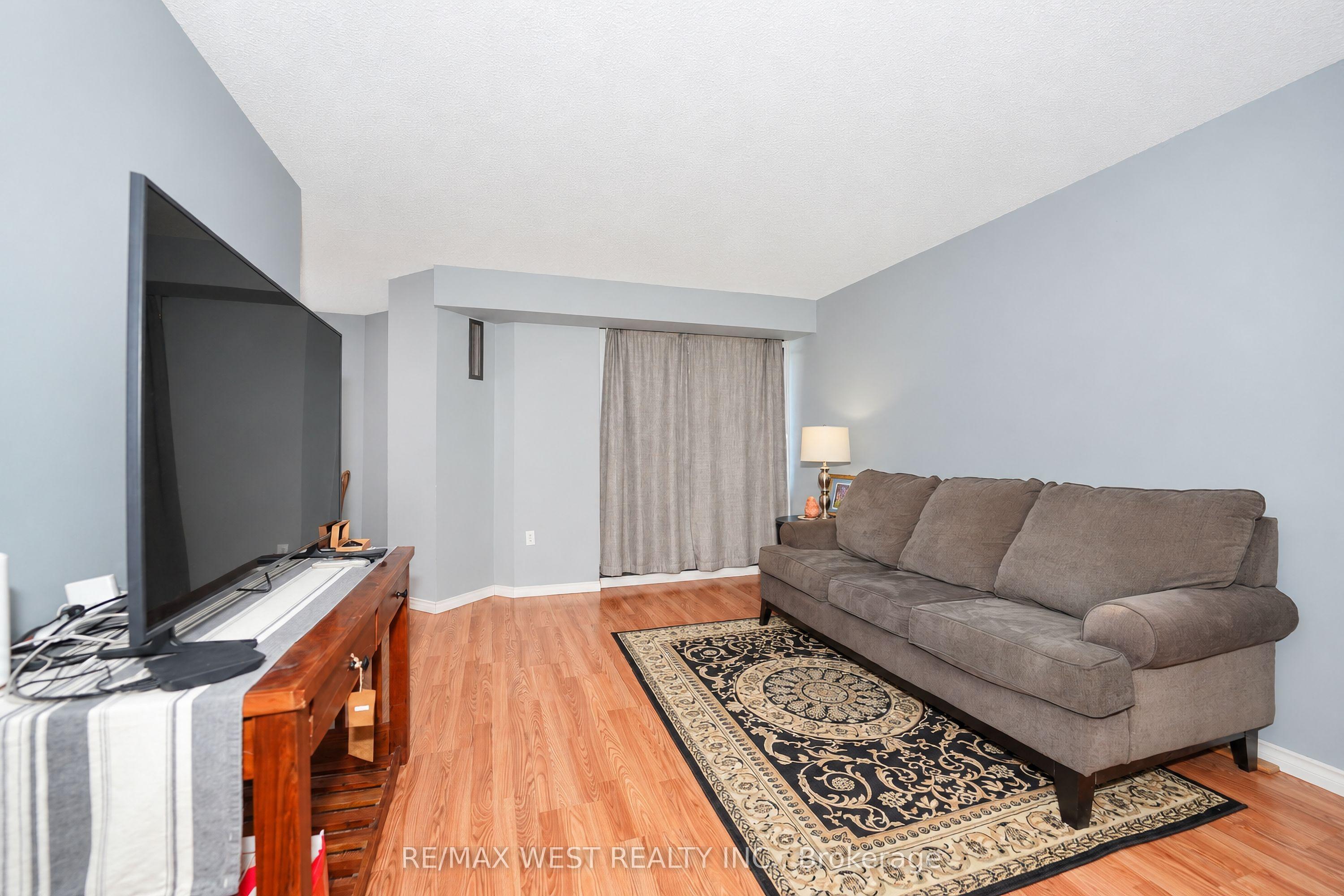 4064 Lawrence Avenue E 221C, Toronto, ON M1E 4V6