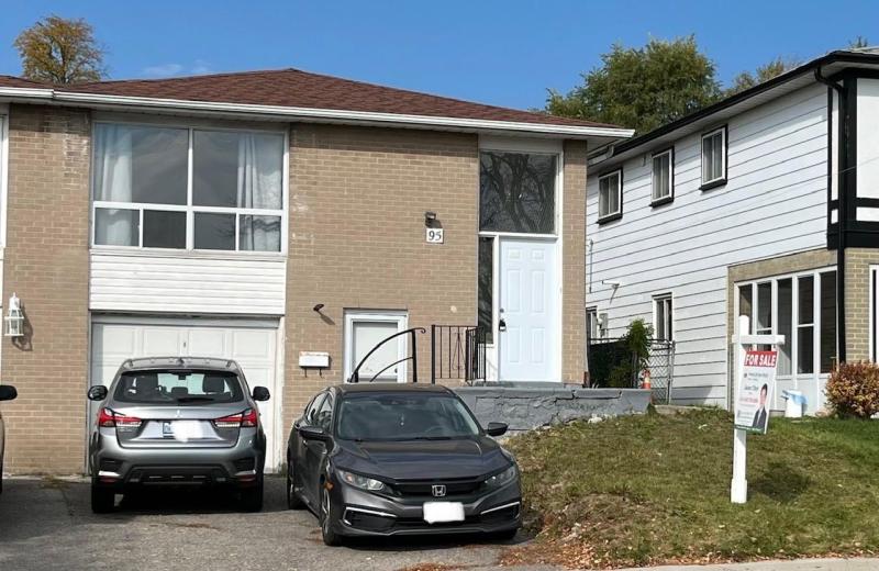 95 Pettibone Square, Toronto, ON M1W 2J1