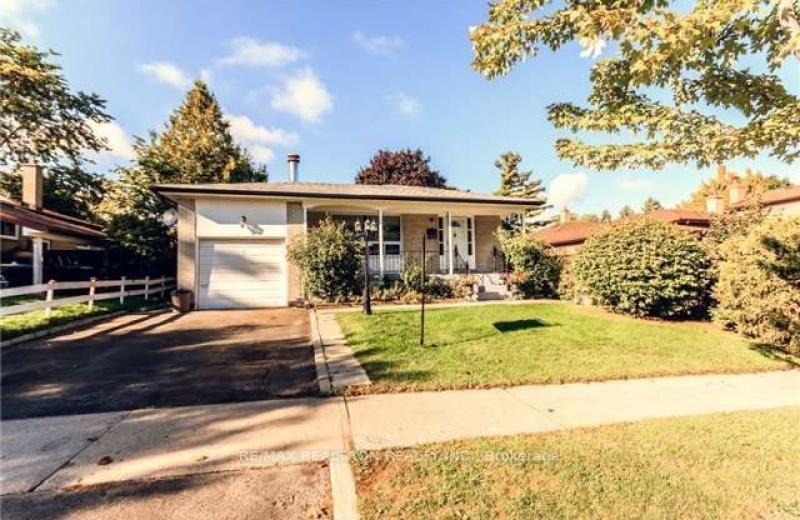 22 Griselda Crescent, Toronto, ON M1G 3P6
