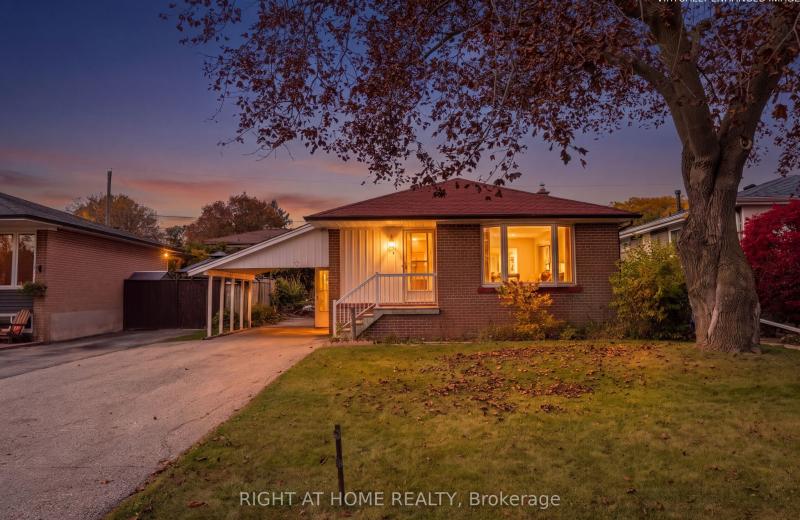 874 Grenoble Boulevard, Pickering, ON L1W 1T8