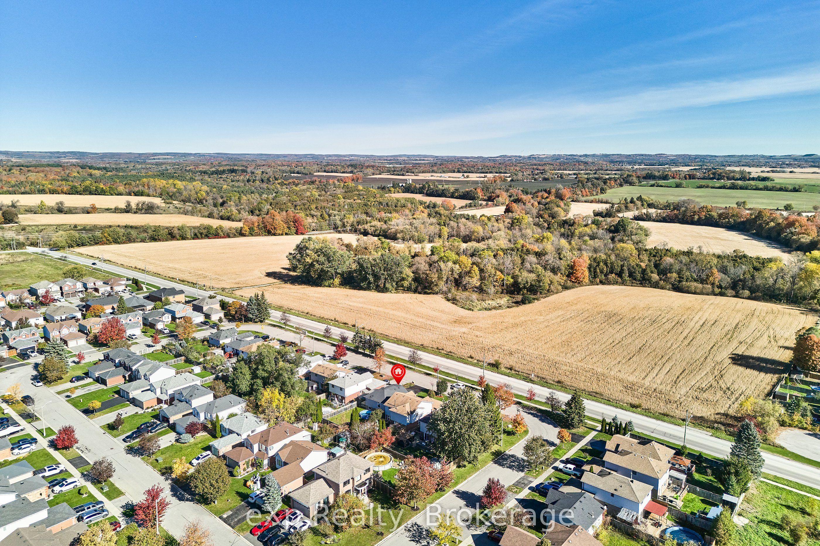 34 Hooper Square, Clarington, ON L1C 4X8