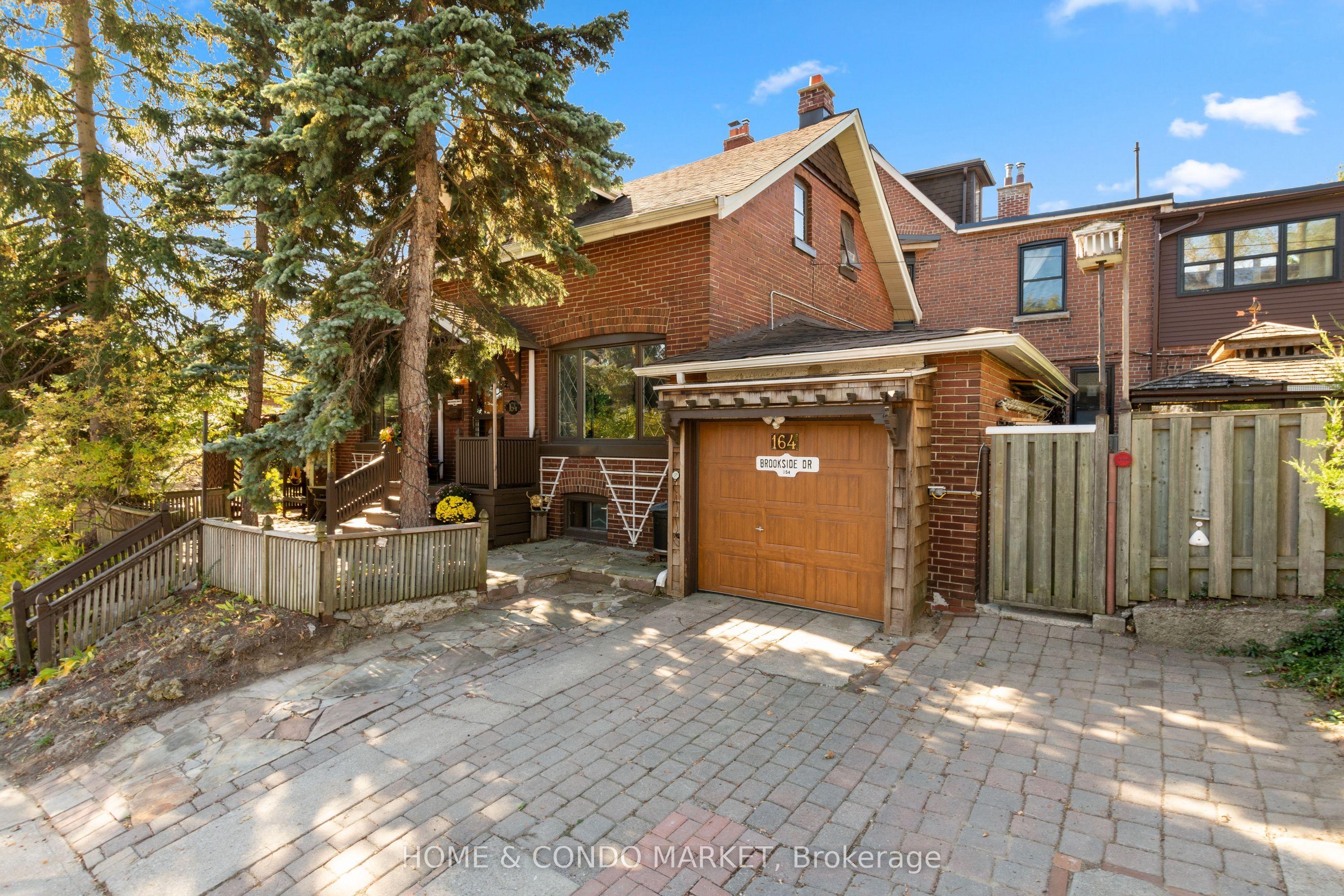 164 Brookside Drive, Toronto, ON M4E 2M4