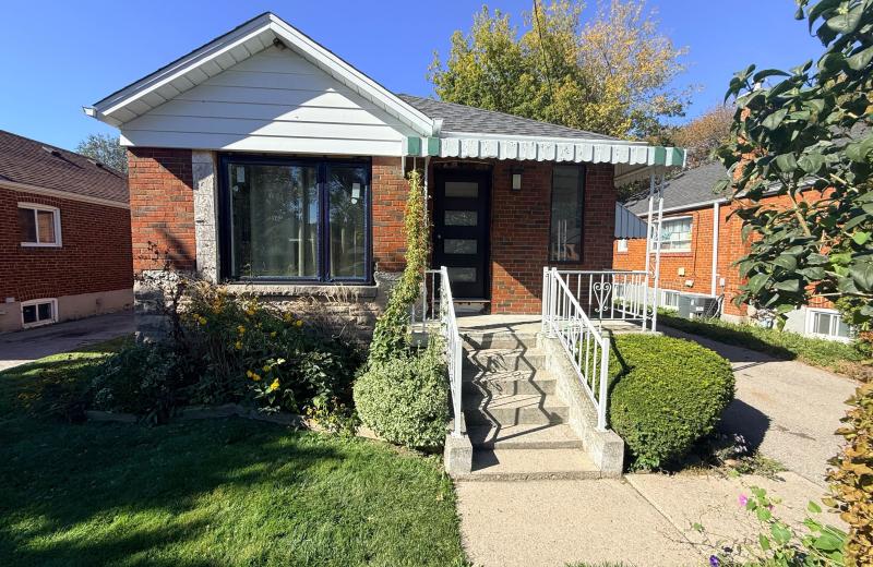 20 Shaneen Boulevard, Toronto, ON M1R 1B7