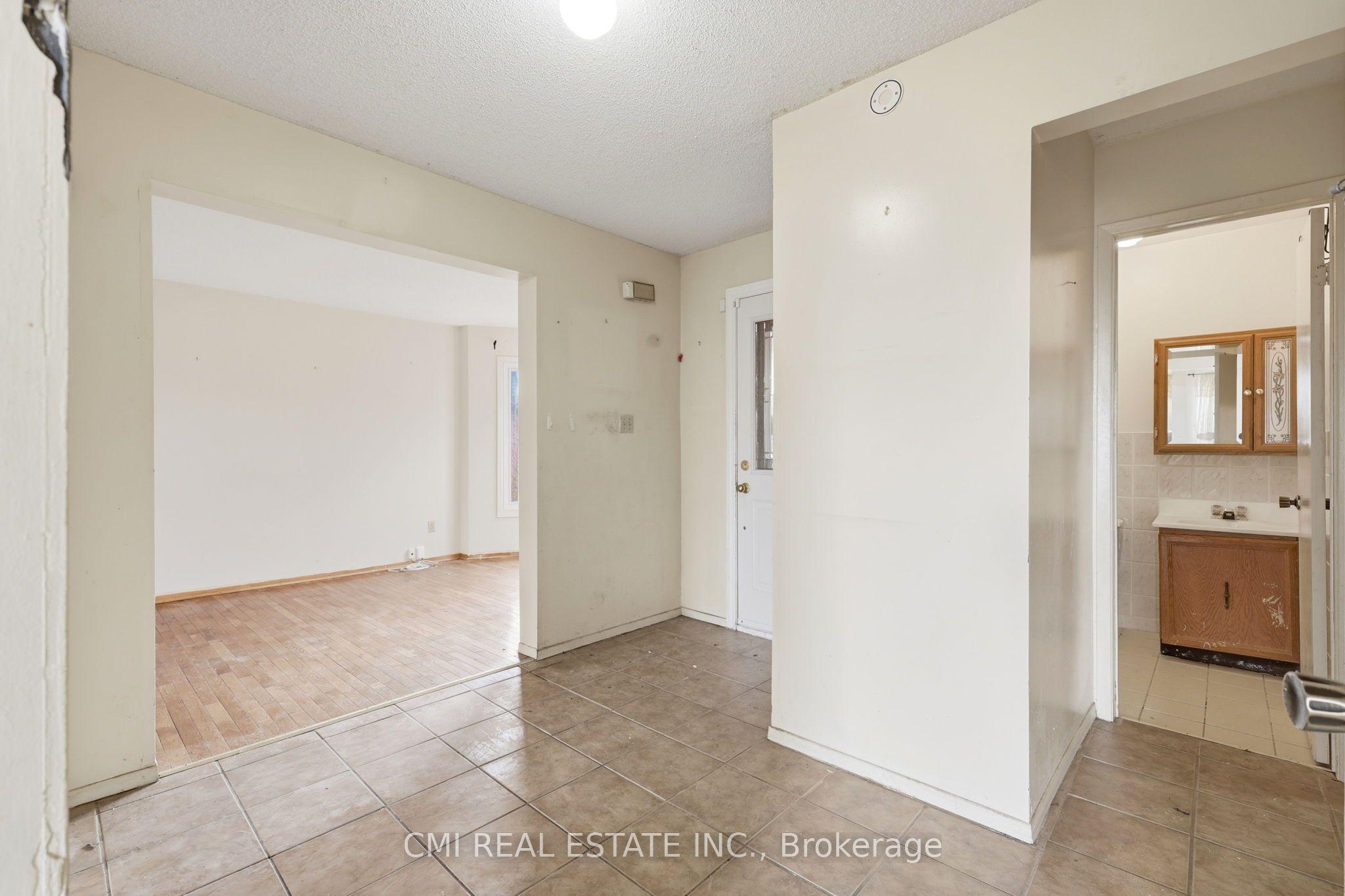 2275 Chapman Court, Pickering, ON L1X 2G1