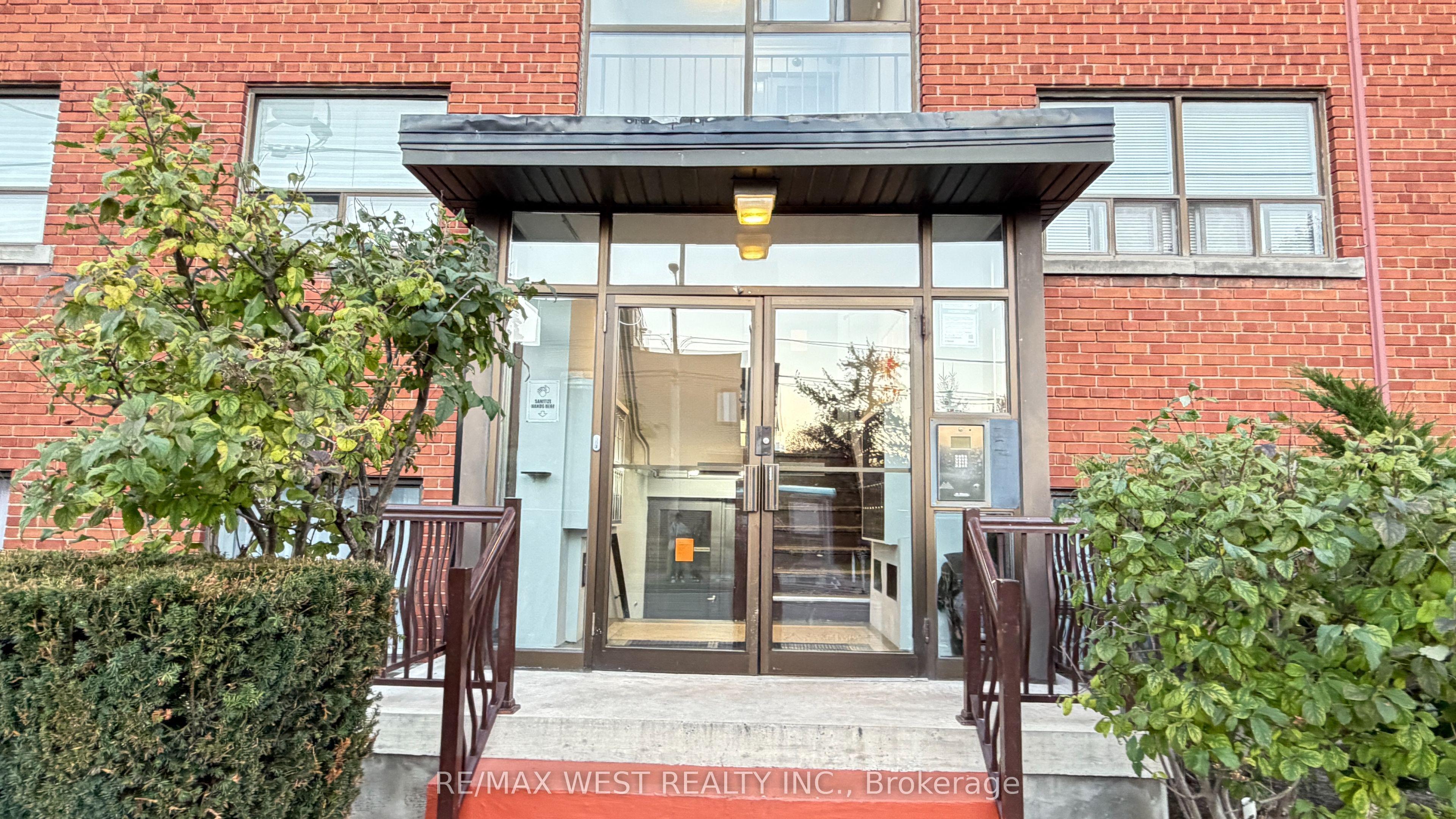 1243 Broadview Avenue 306, Toronto, ON M4K 2T3