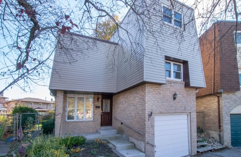 29 Graham Court, Whitby, ON L1N 6E1