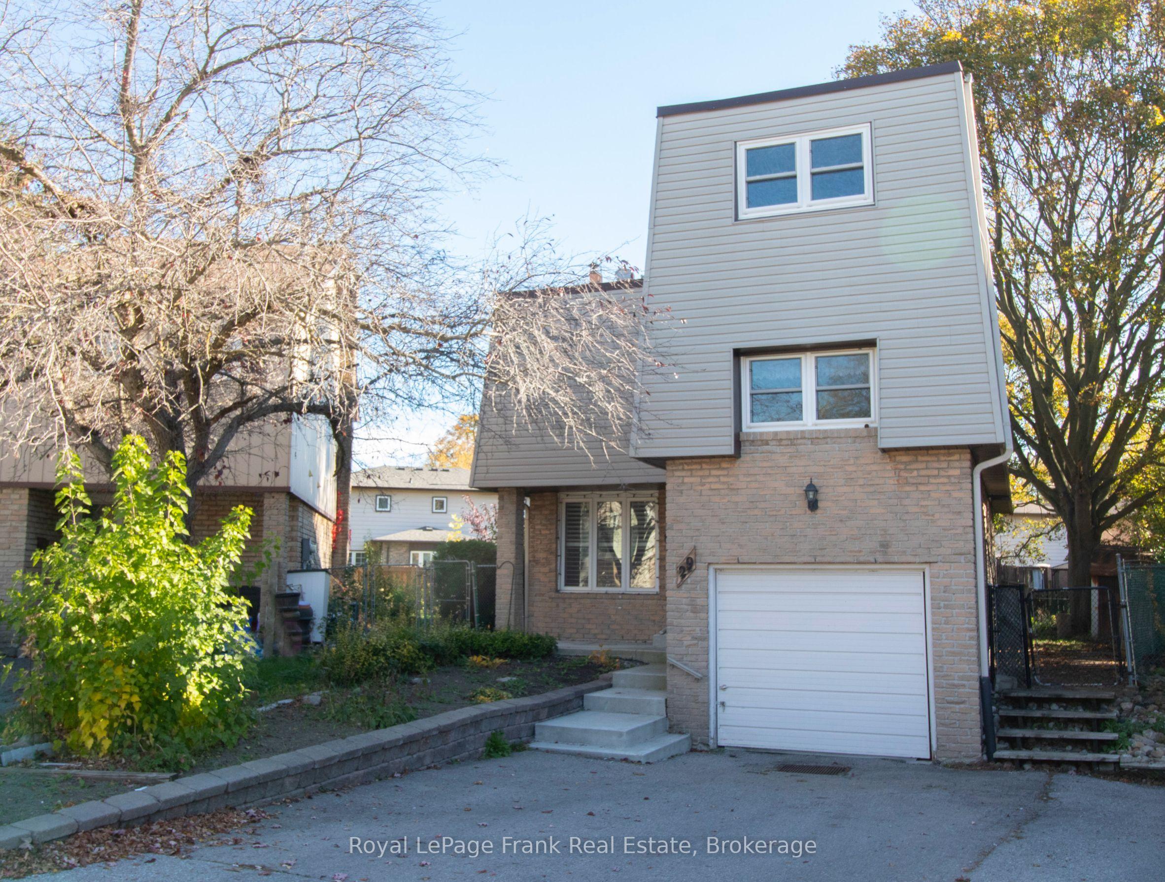 29 Graham Court, Whitby, ON L1N 6E1
