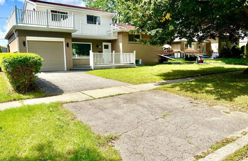 14 Heatherwood Road, Ajax, ON L1S 2K7