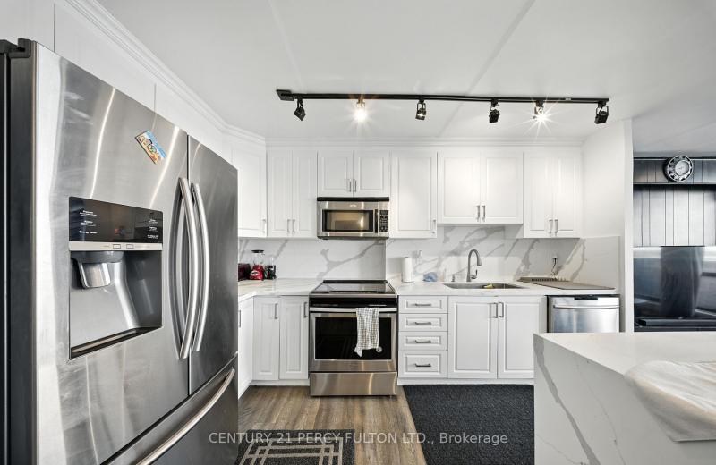 2 Glamorgan Avenue 1212, Toronto, ON M1P 2M8