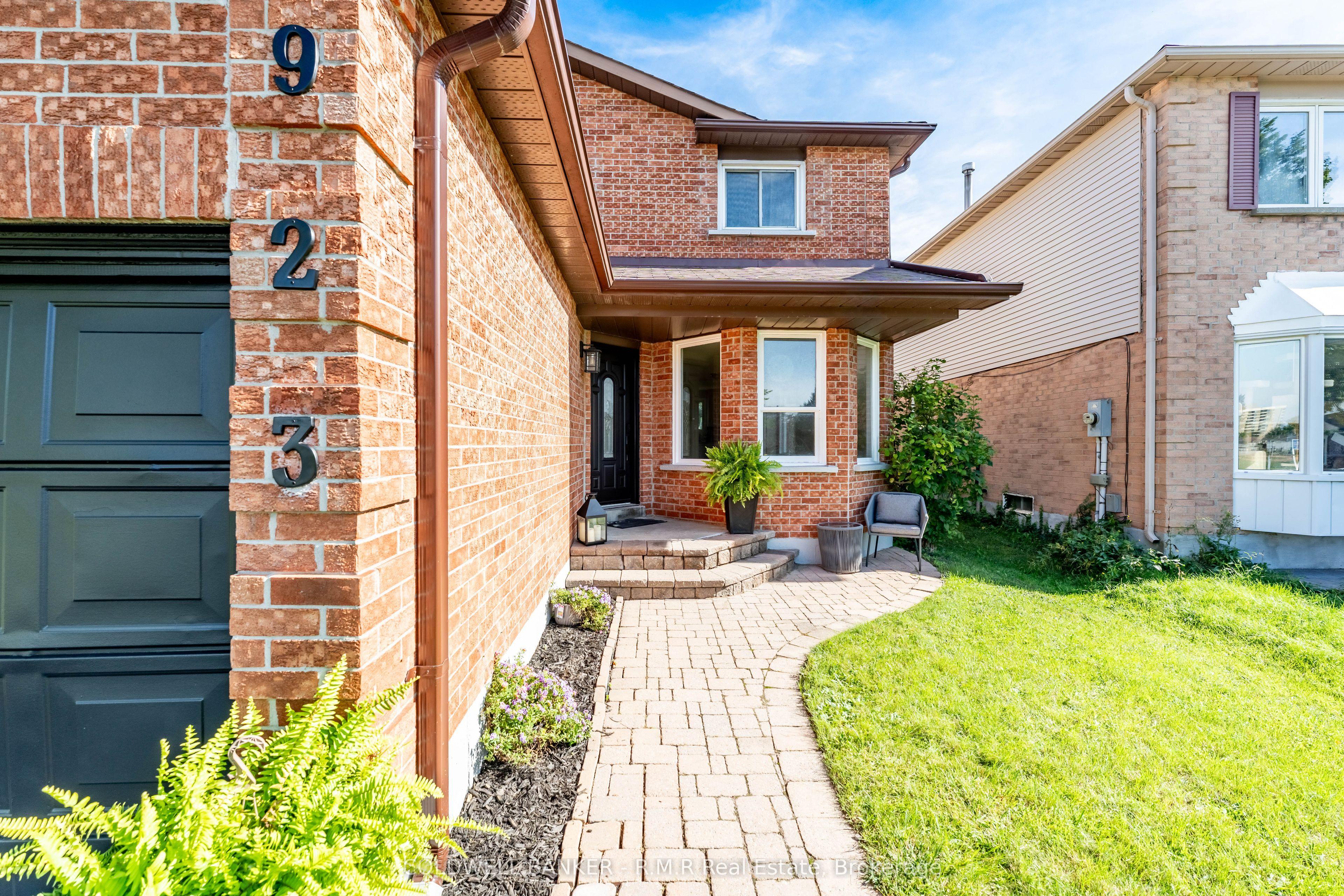 923 Lavis Court, Oshawa, ON L1K 1W2