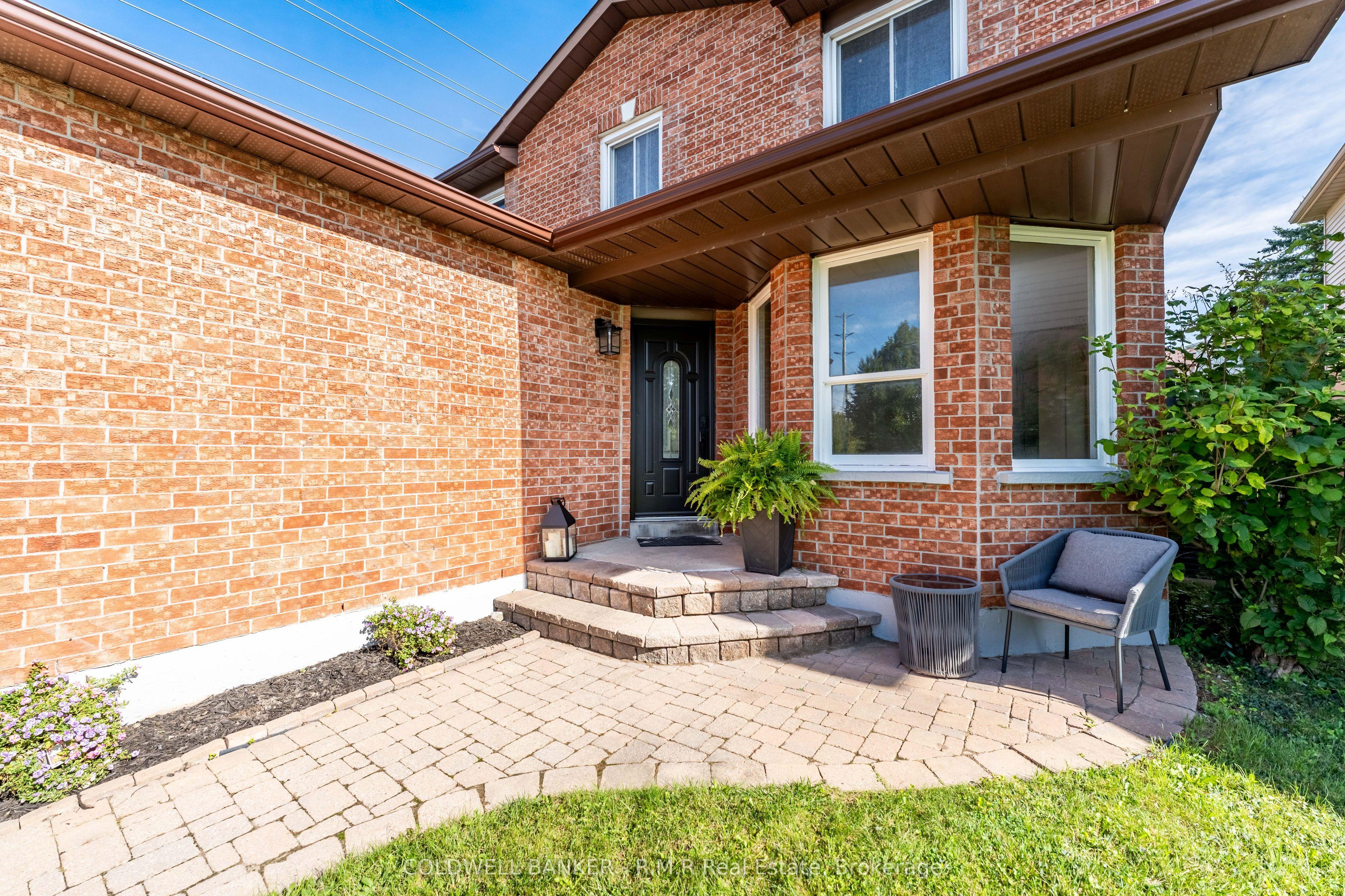 923 Lavis Court, Oshawa, ON L1K 1W2