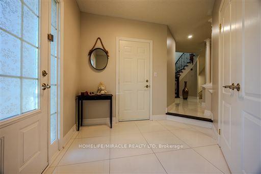 93 Scepter Place, Whitby, ON L1R 3A8