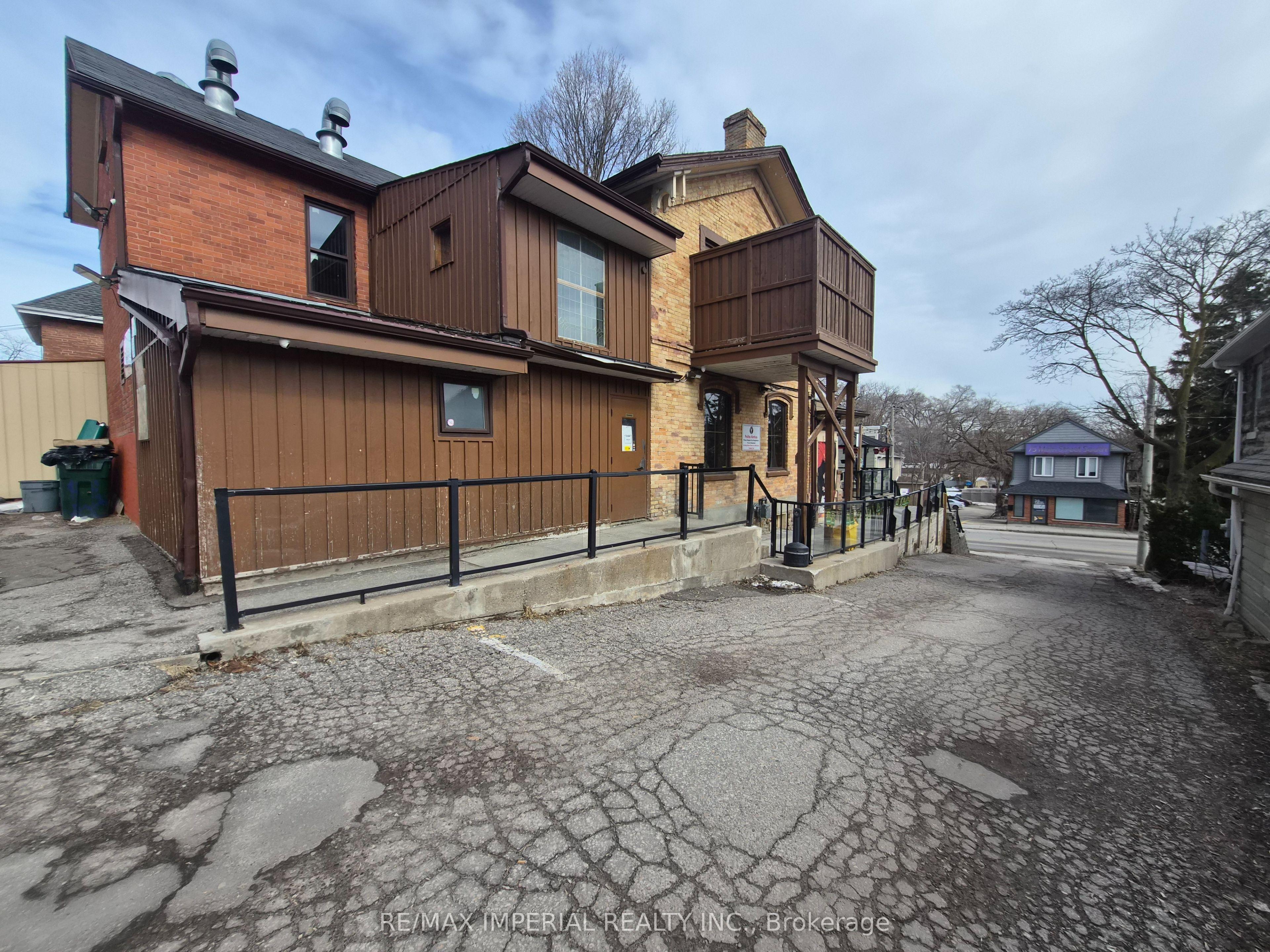 74 Main Street S, Newmarket, ON L3Y 3Y6