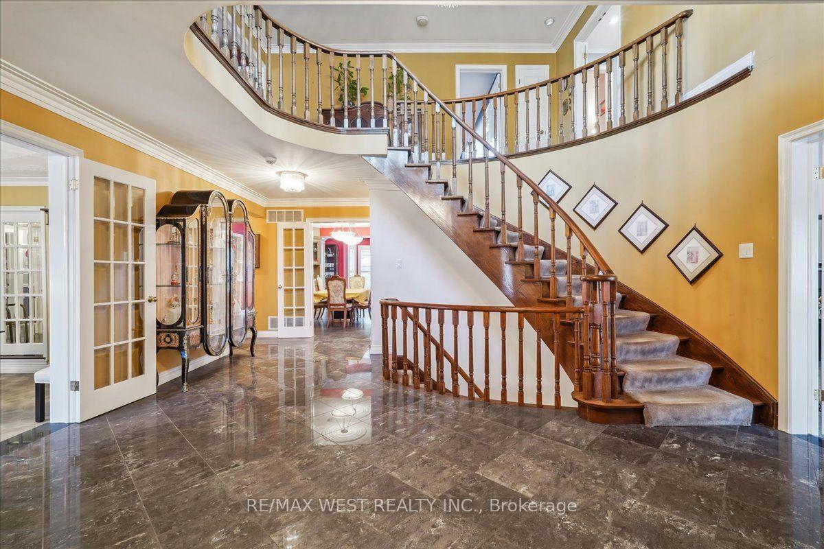 190 Sandys Drive, Vaughan, ON L4L 3E3