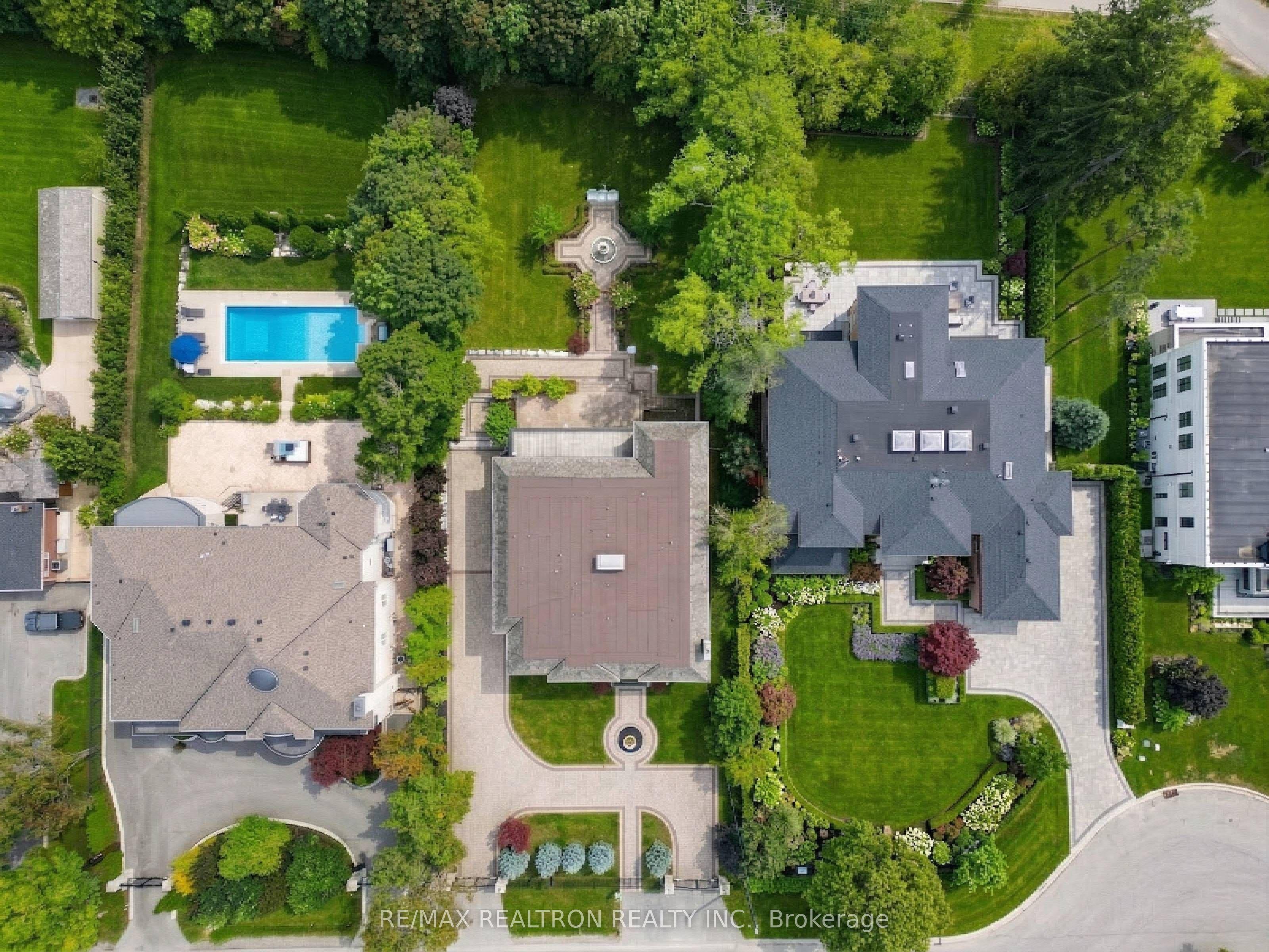 9 Thornbank Road, Vaughan, ON L4J 2A1