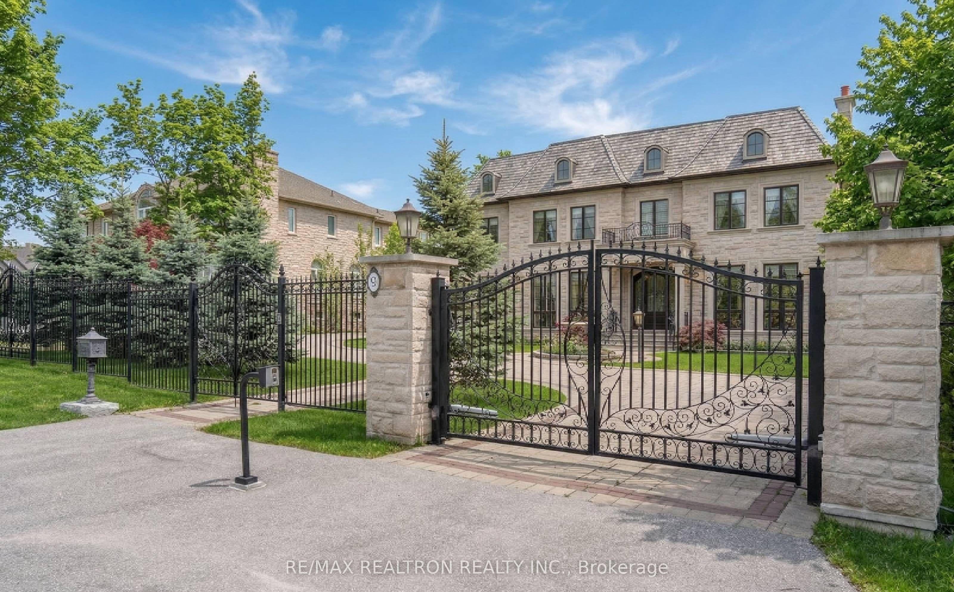 9 Thornbank Road, Vaughan, ON L4J 2A1