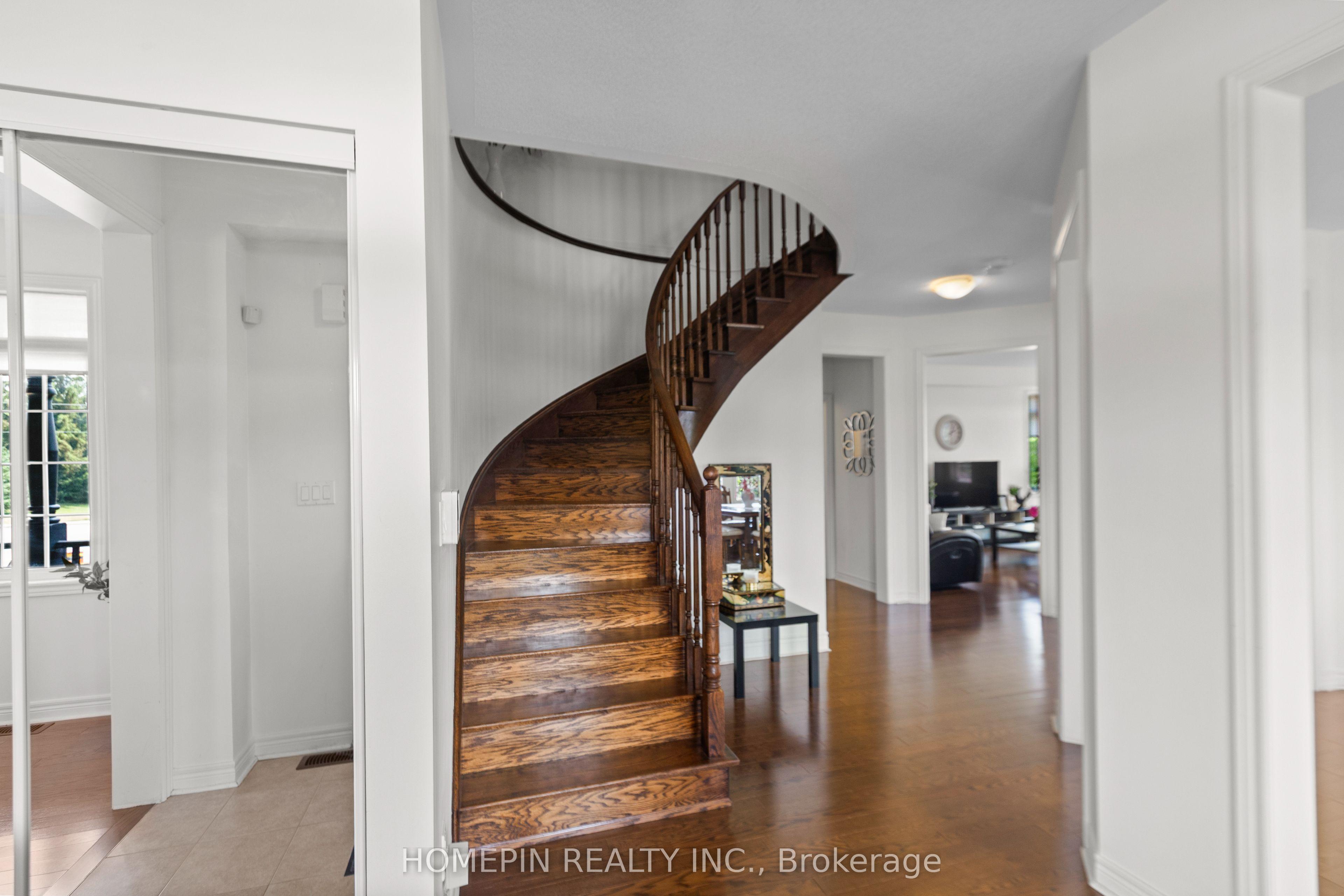 1 Treetops Boulevard, New Tecumseth, ON L9R 0M4