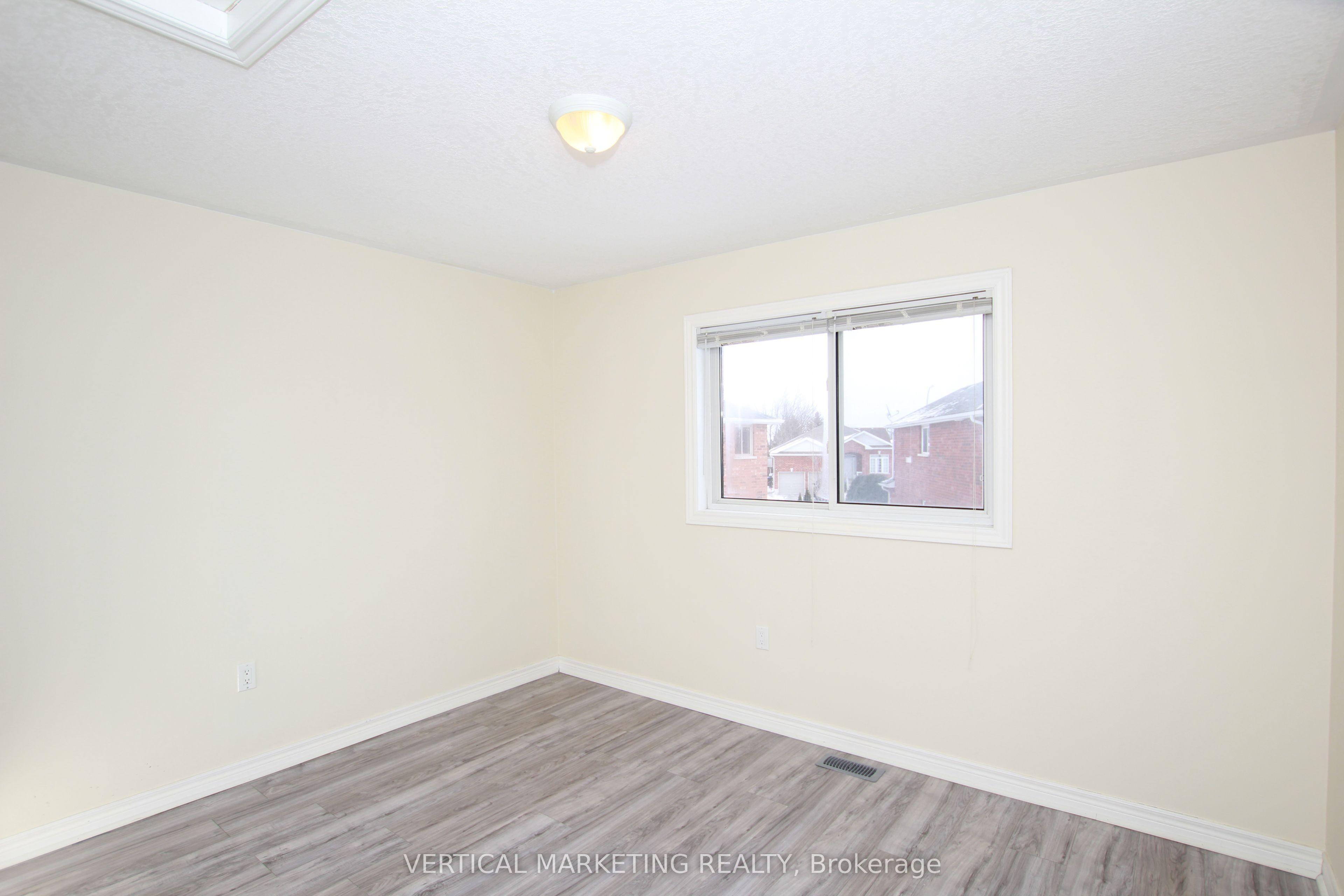 35 Buchanan Drive, New Tecumseth, ON L9R 0A2