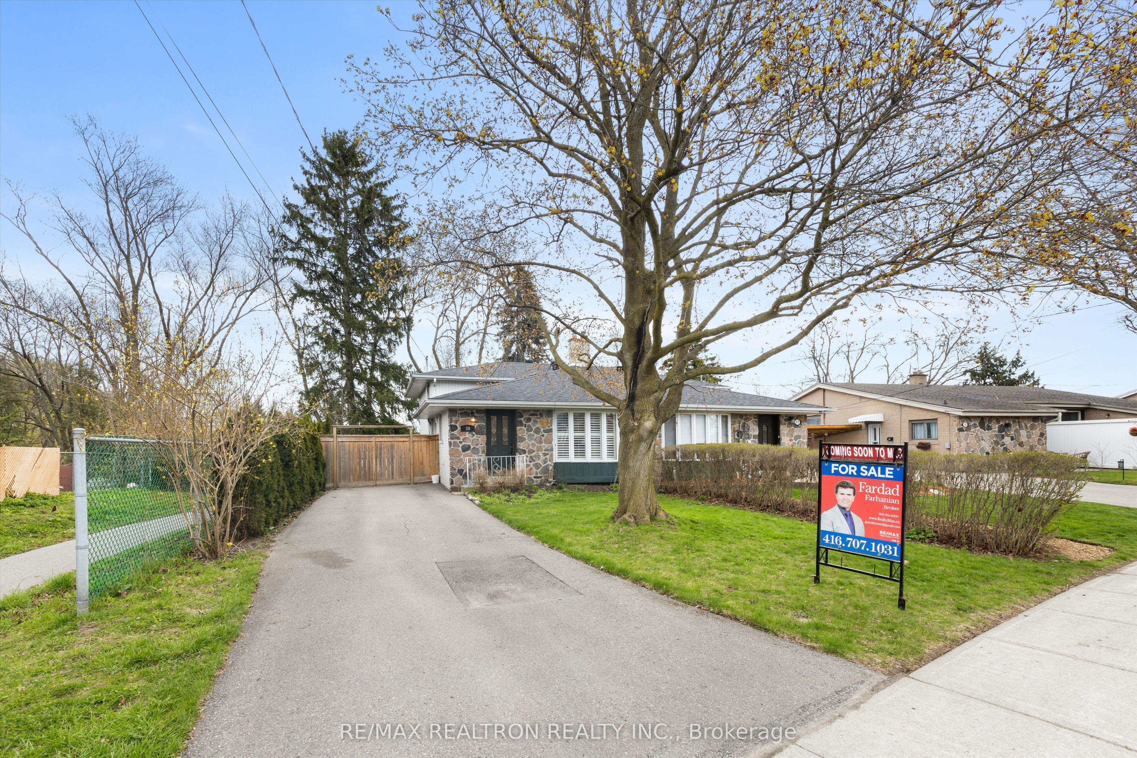 39 Jasper Drive, Aurora, ON L4G 3B6