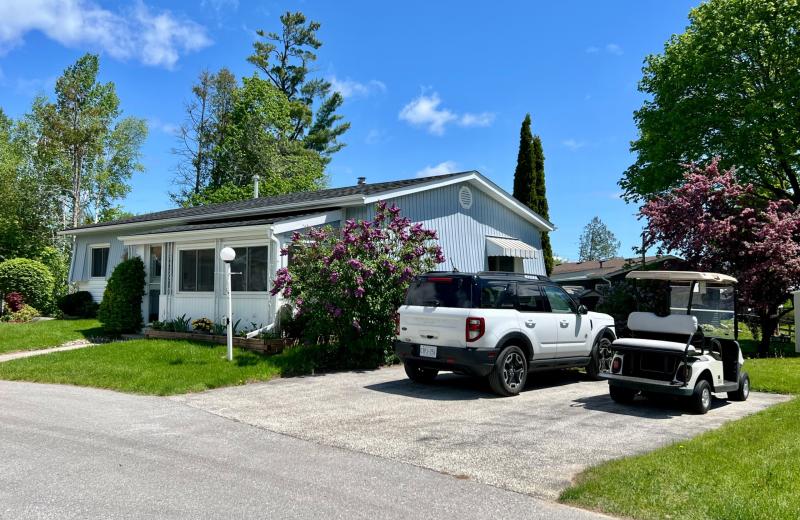1 Nectarine Court, Innisfil, ON L9S 1M4