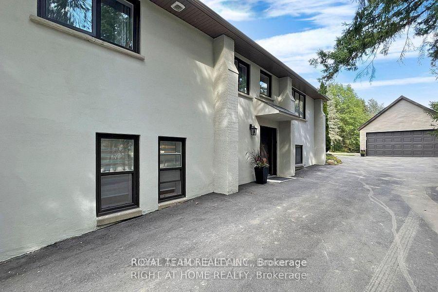 15 Old Church Road, King, ON L7B 1K4