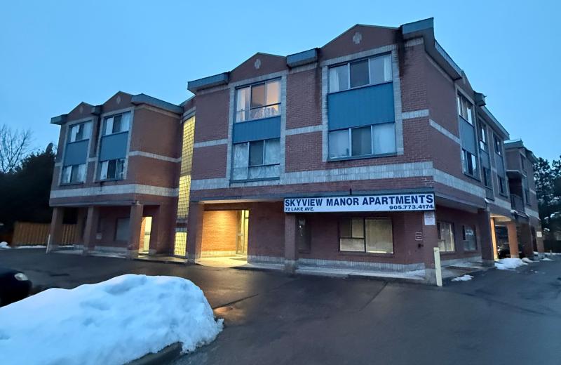 72 Lake Avenue 203, Richmond Hill, ON L4E 2V4