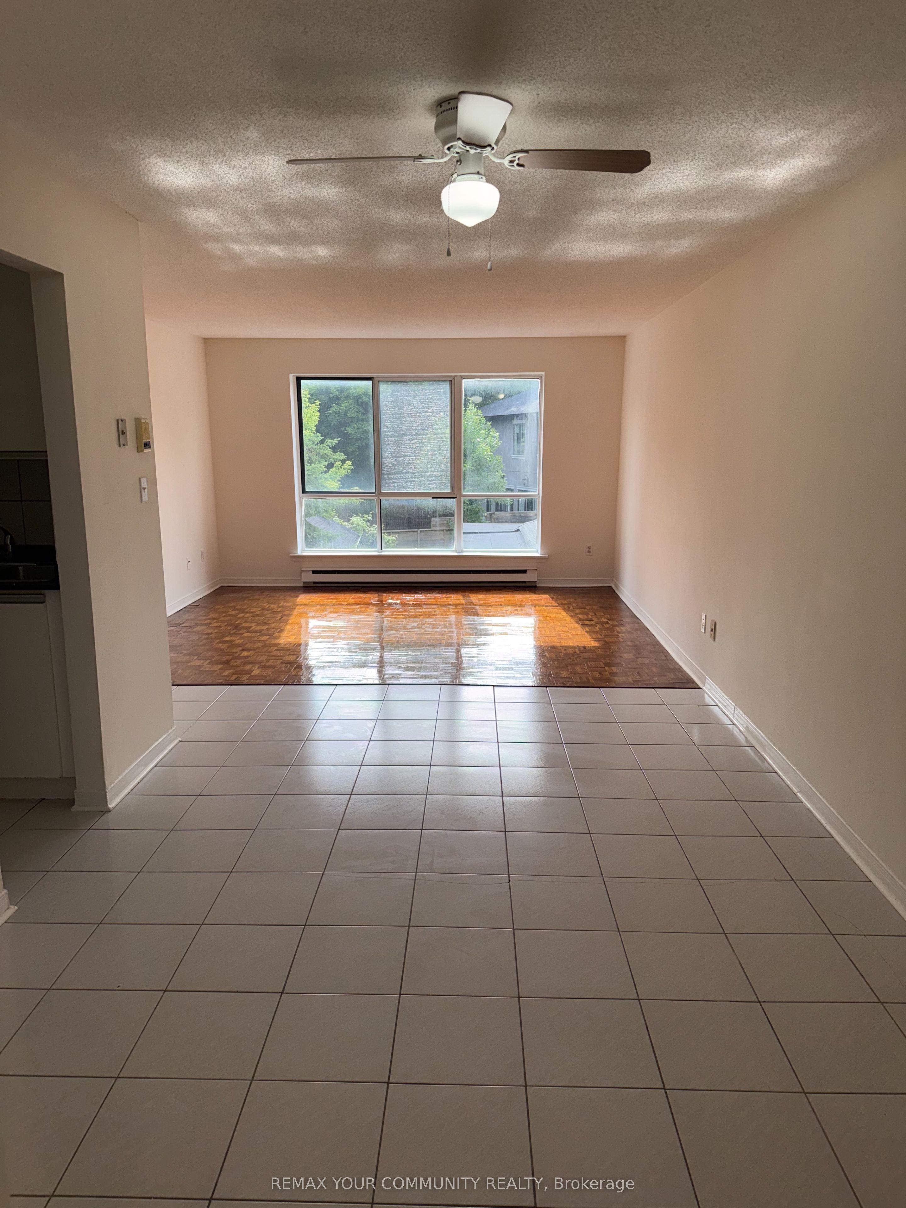 72 Lake Avenue 203, Richmond Hill, ON L4E 2V4