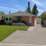 13 Patrick Drive, Aurora, ON L4G 2A6