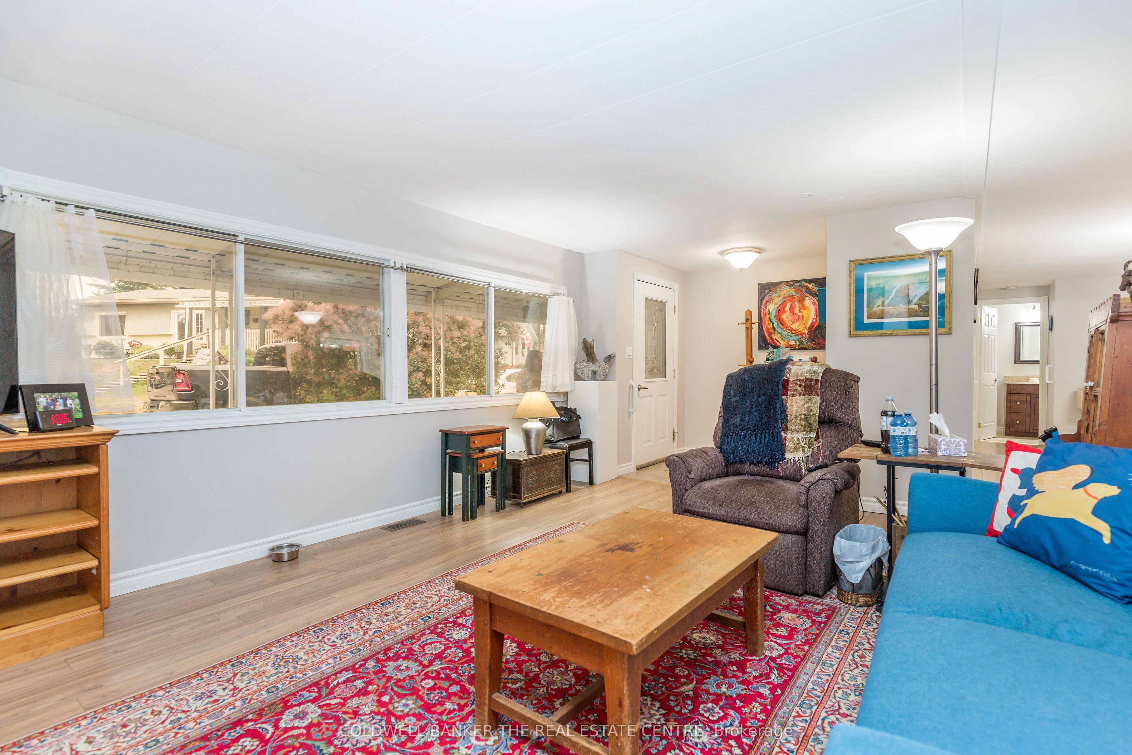 9 Hawthorne Drive, Innisfil, ON L9S 1P7