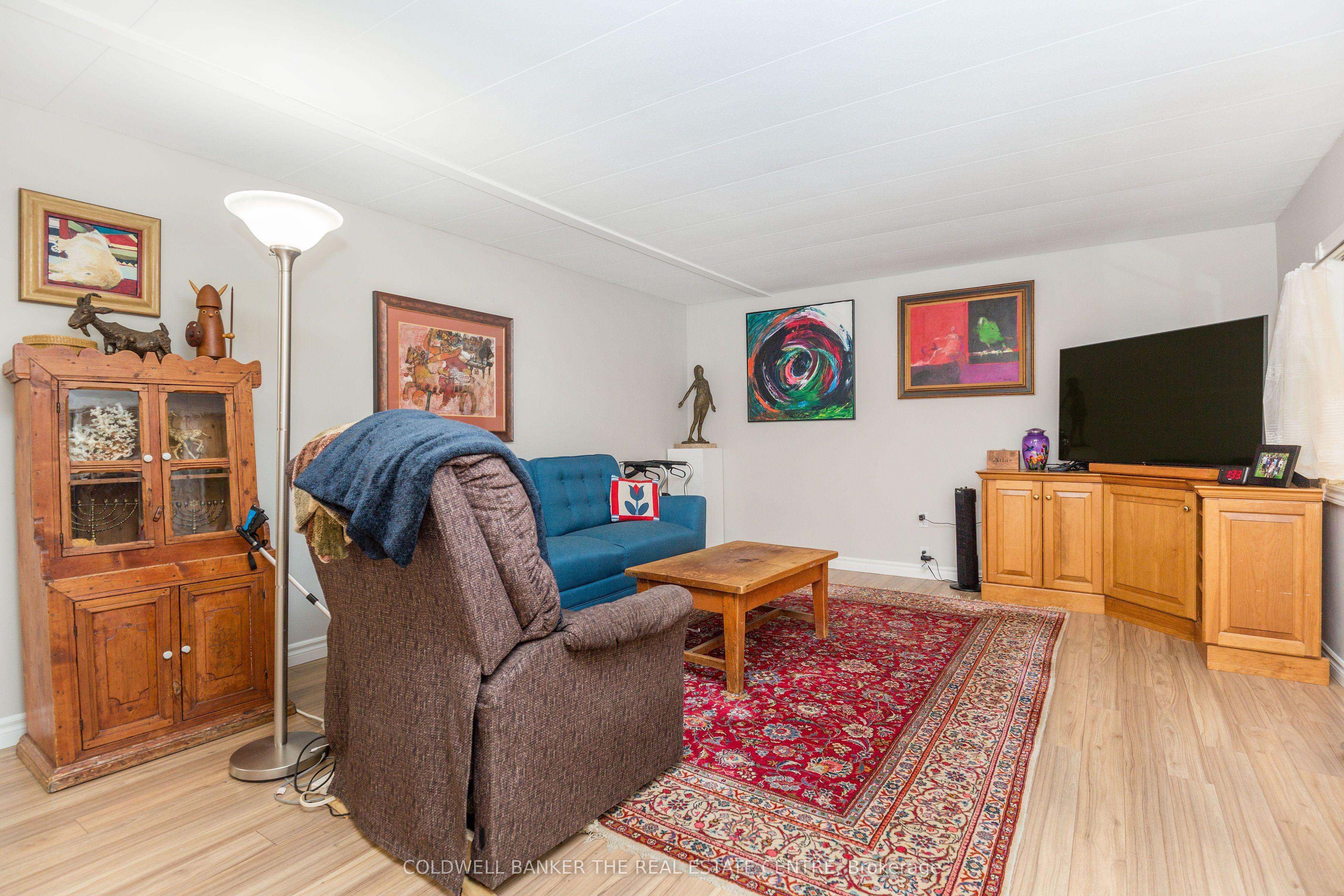 9 Hawthorne Drive, Innisfil, ON L9S 1P7