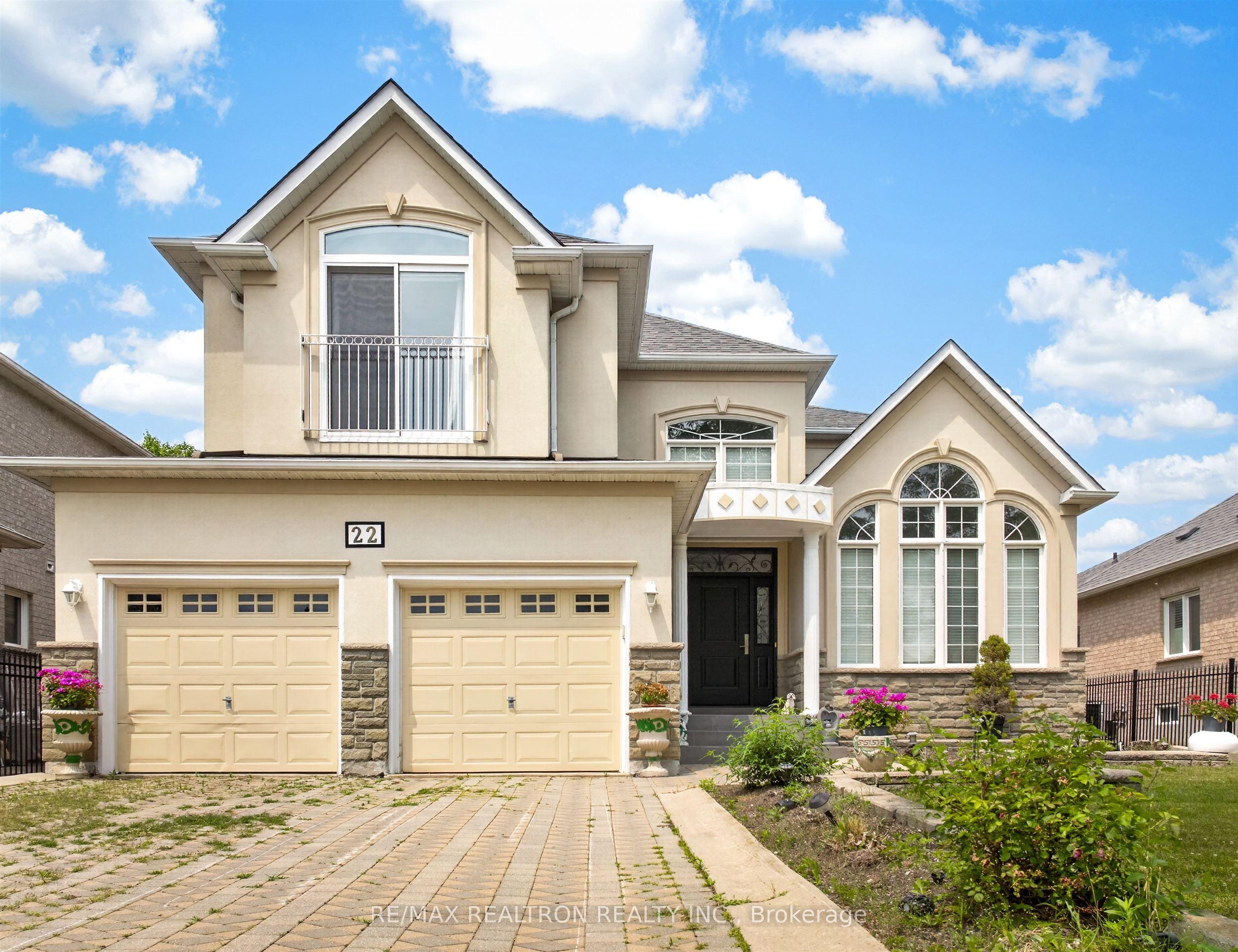 22 Queensborough Court, Richmond Hill, ON L4E 4E4